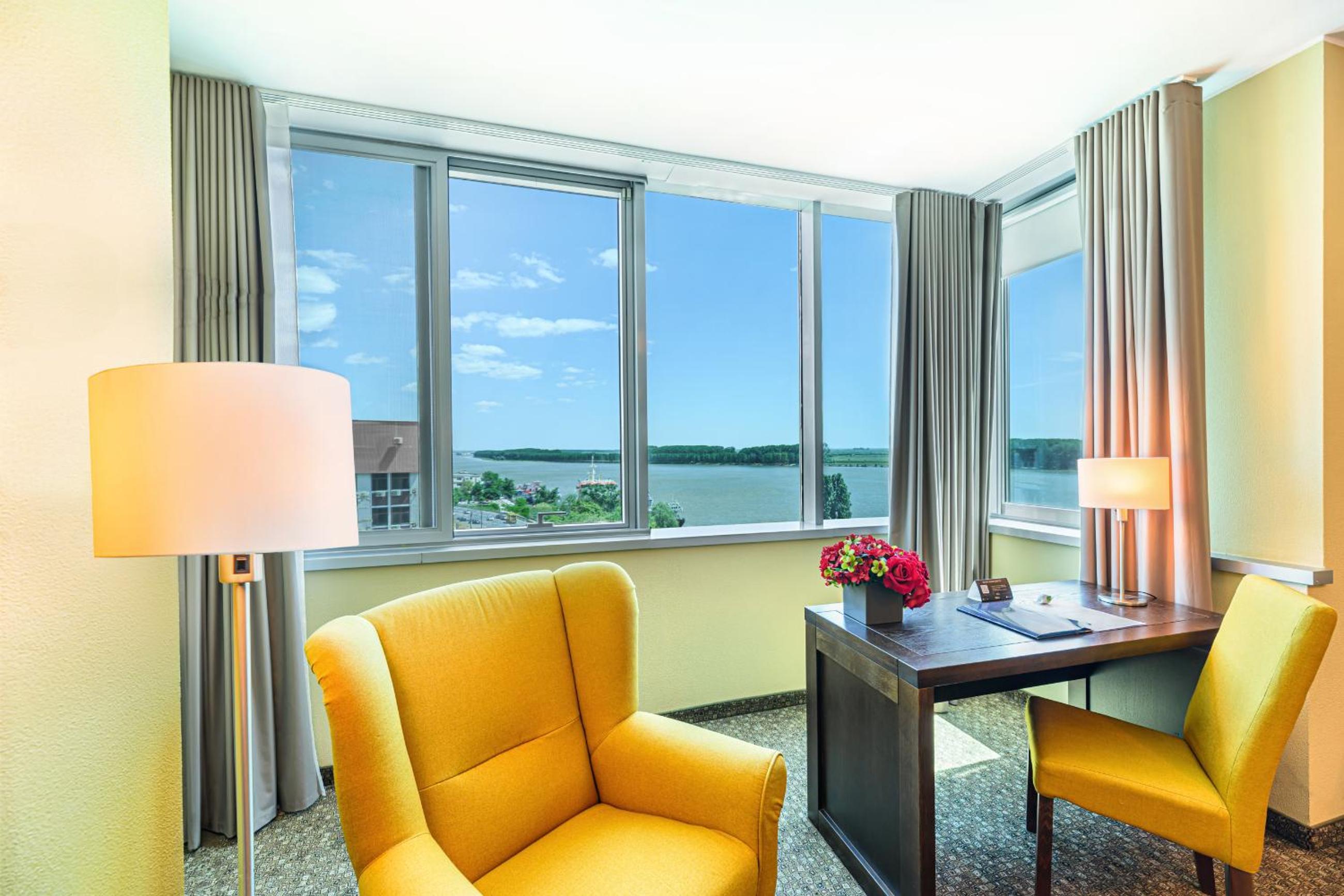 Deluxe Double Room with Danube View - Photo 3