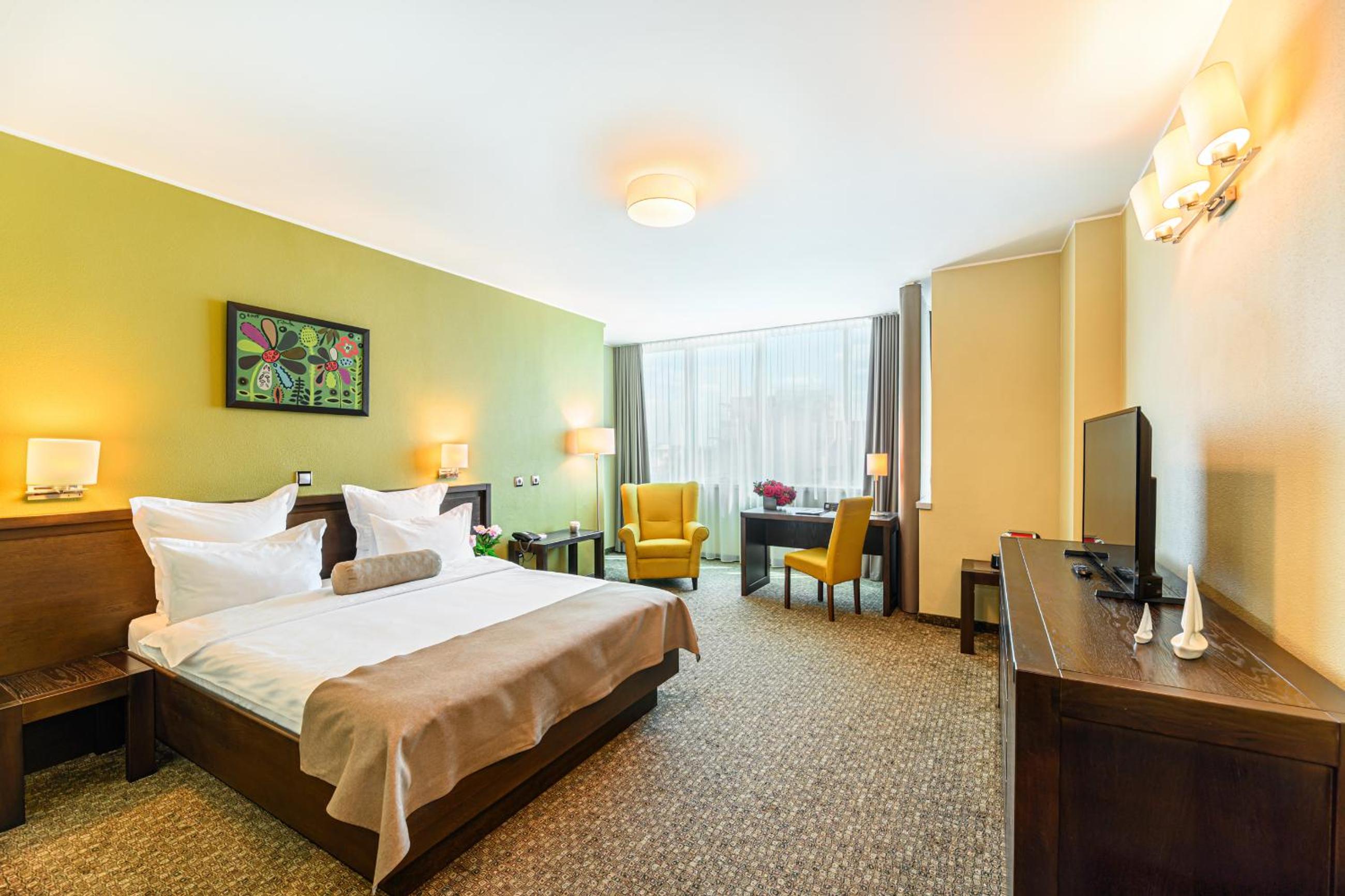 Deluxe Double Room with Danube View - Photo 2