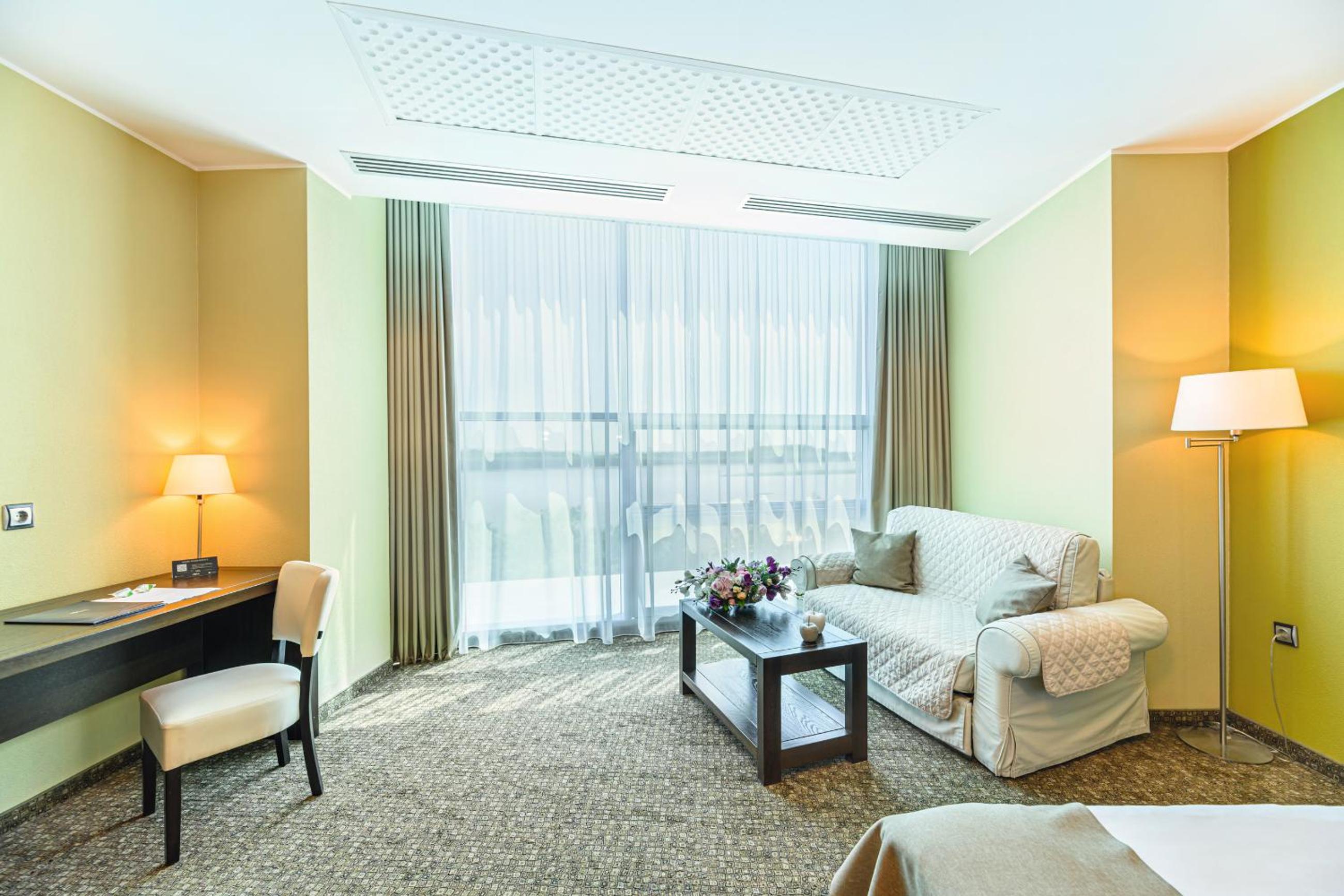 Deluxe Family Room - Photo 1