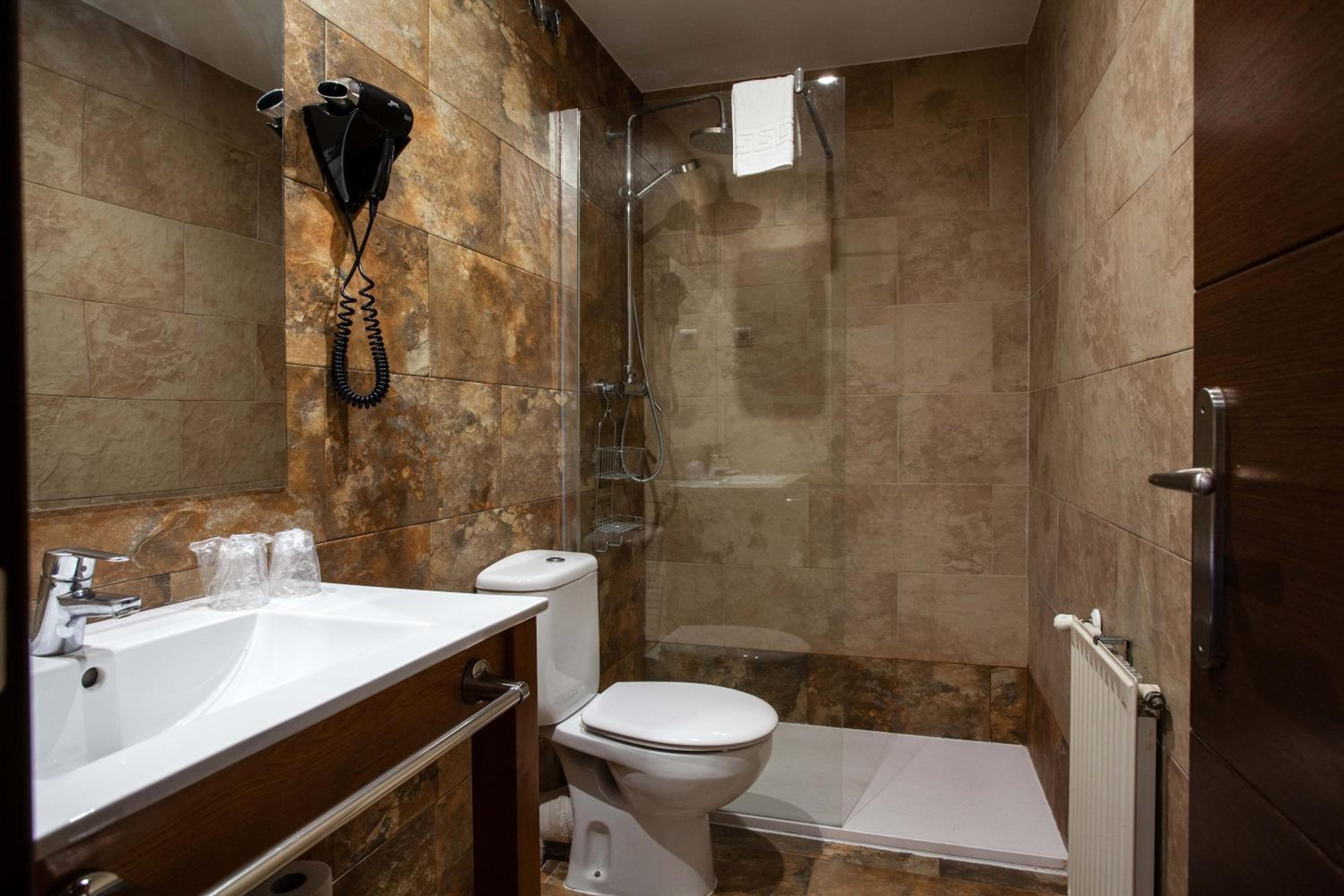 Double Room - Photo 2