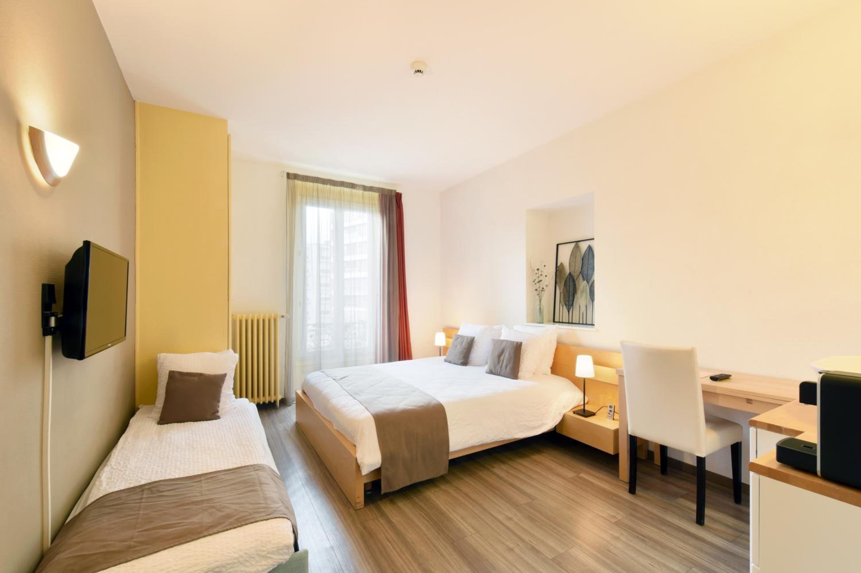 Triple Room With Shared Bathroom