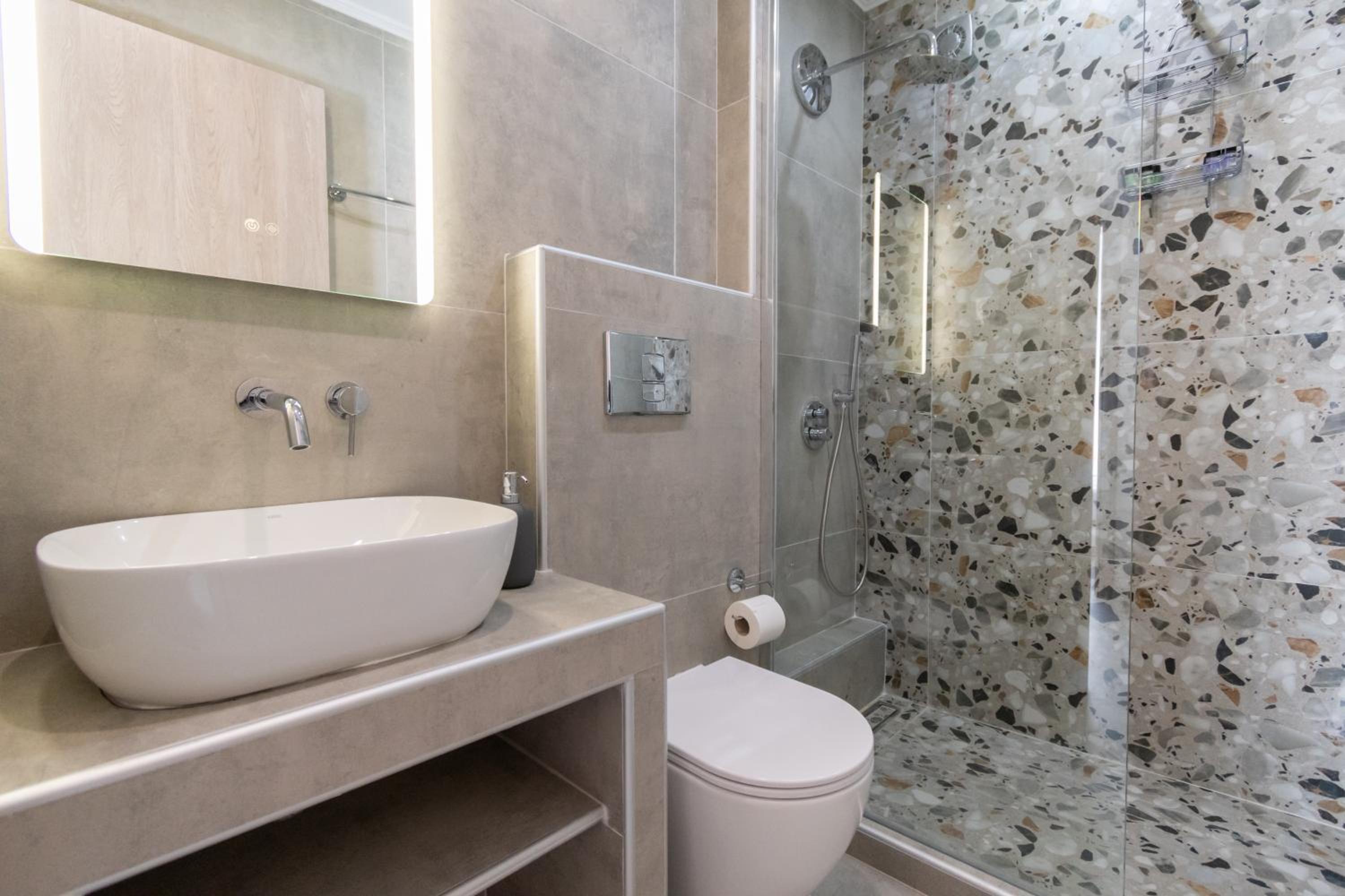 Two-Bedroom Apartment with Balcony and Sea View photo 3
