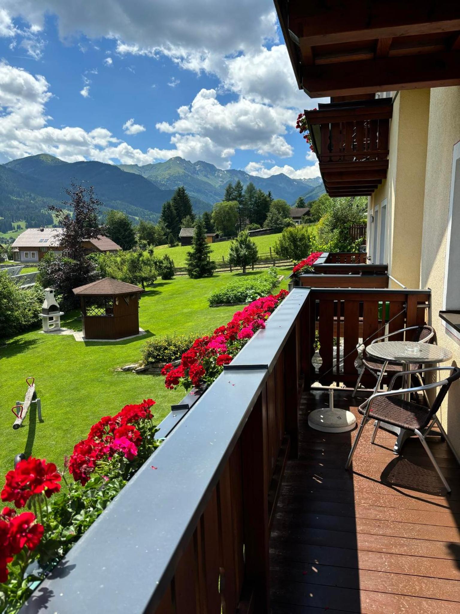 Two-Bedroom Apartment with Balcony photo 2