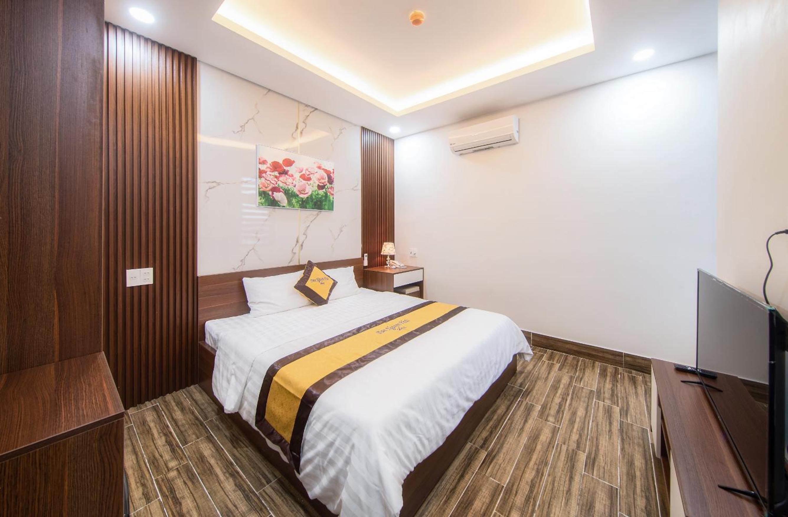 Standard Queen Room