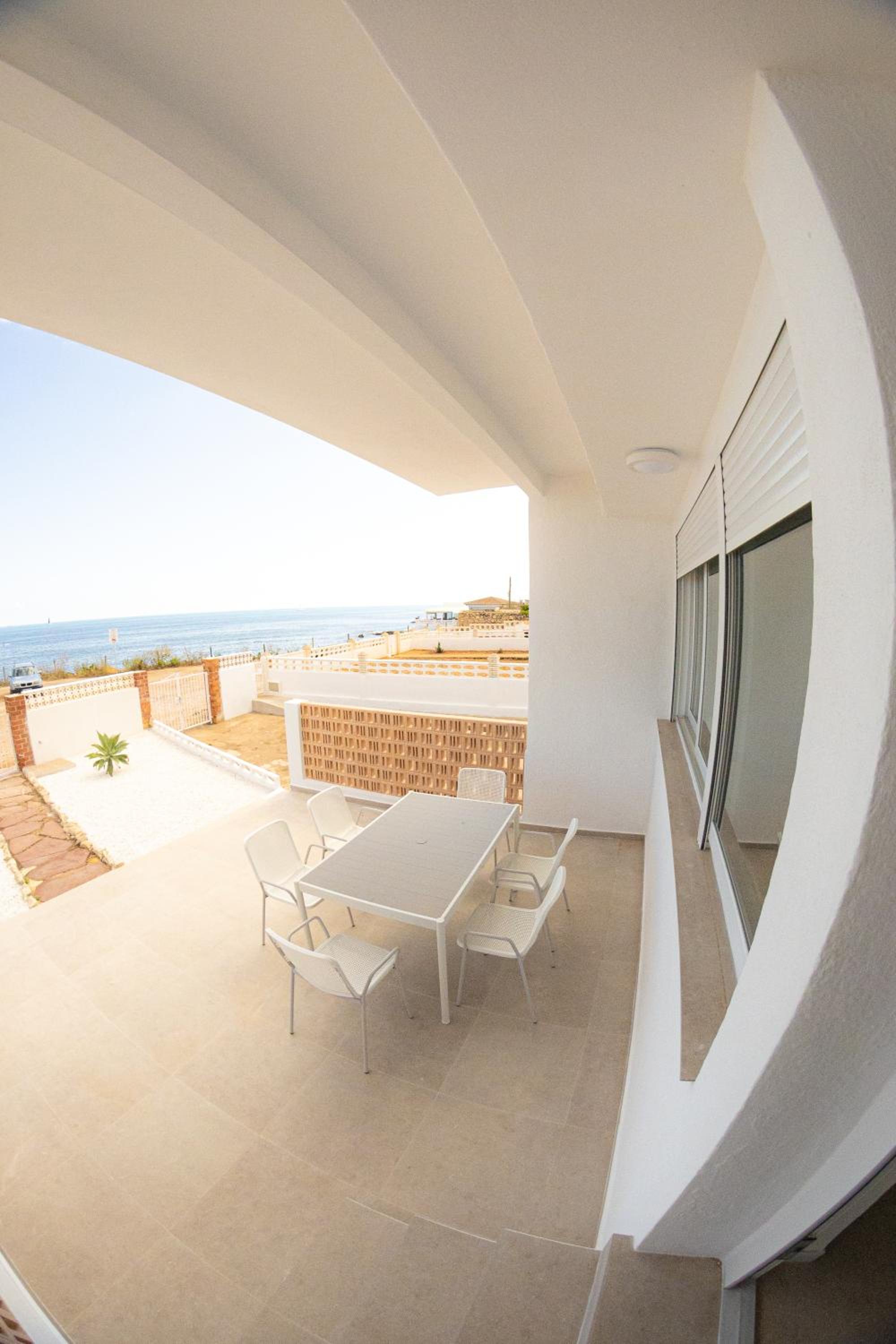 Three-Bedroom Apartment with Sea View photo 2