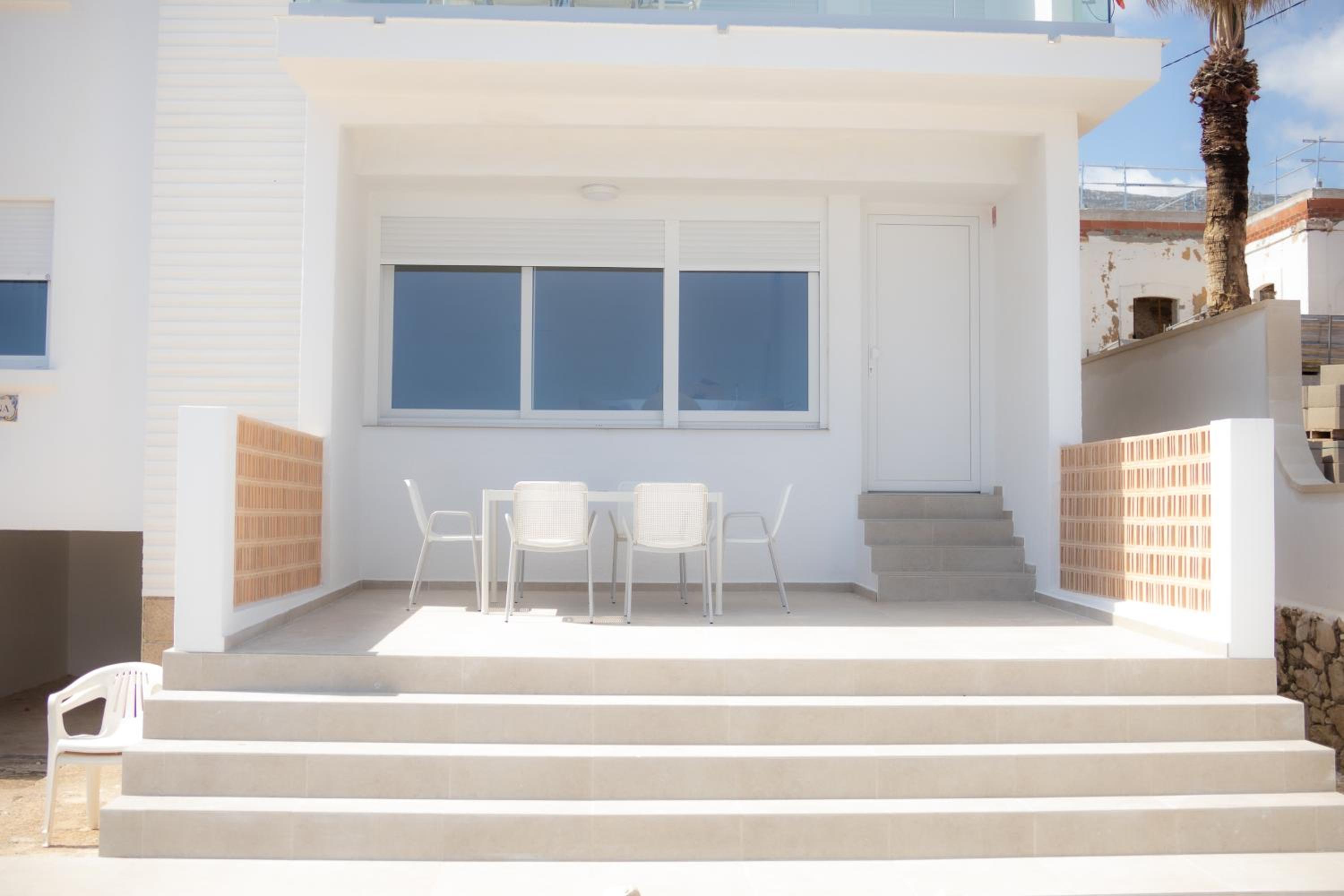 Three-Bedroom Apartment with Sea View photo 3
