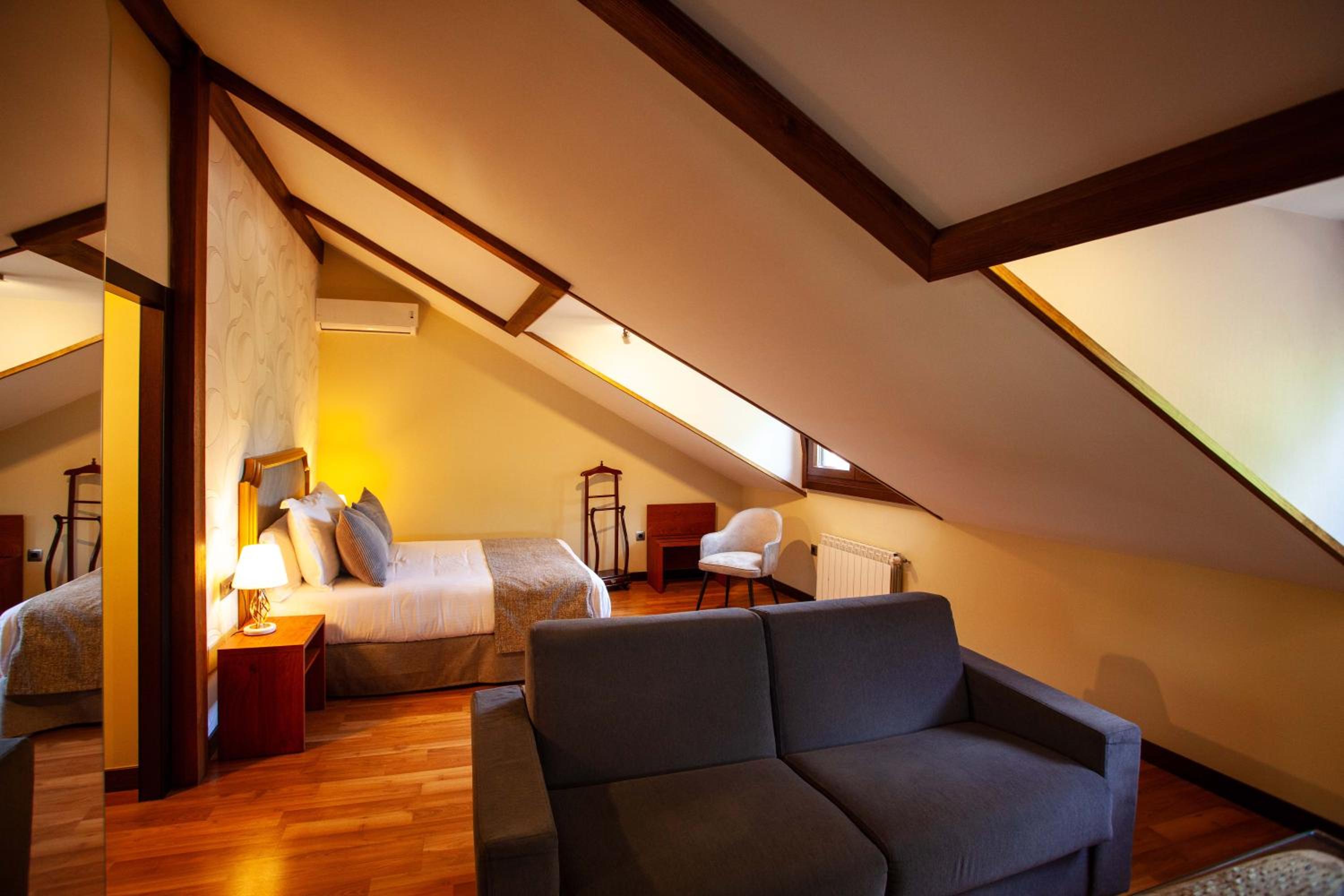 Suite - Photo 1