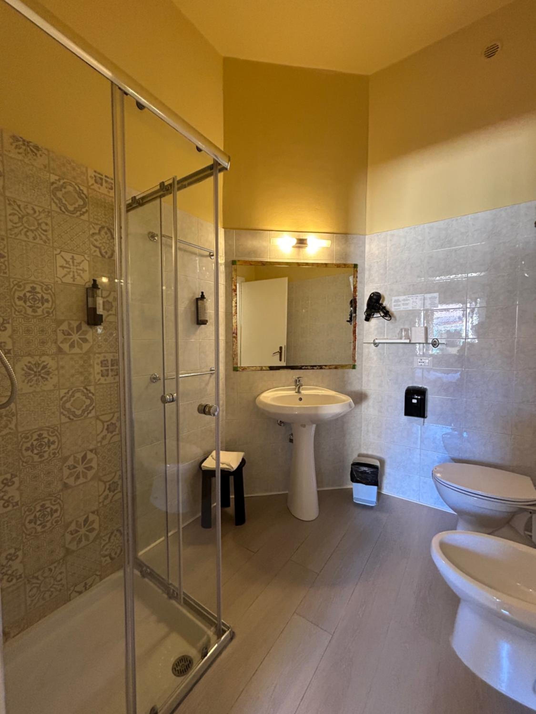 Standard Double Room - Photo 5