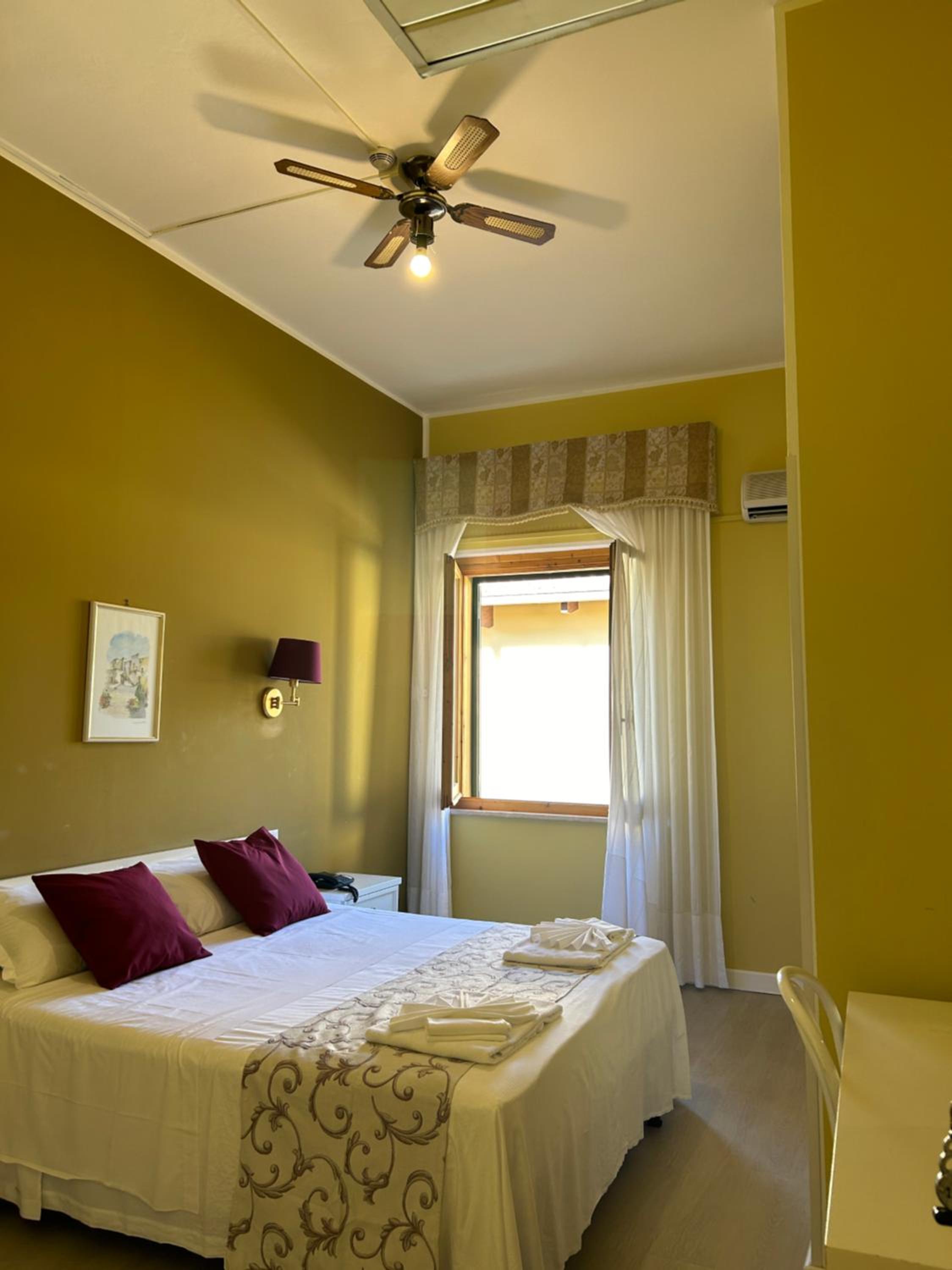 Standard Double Room - Photo 4