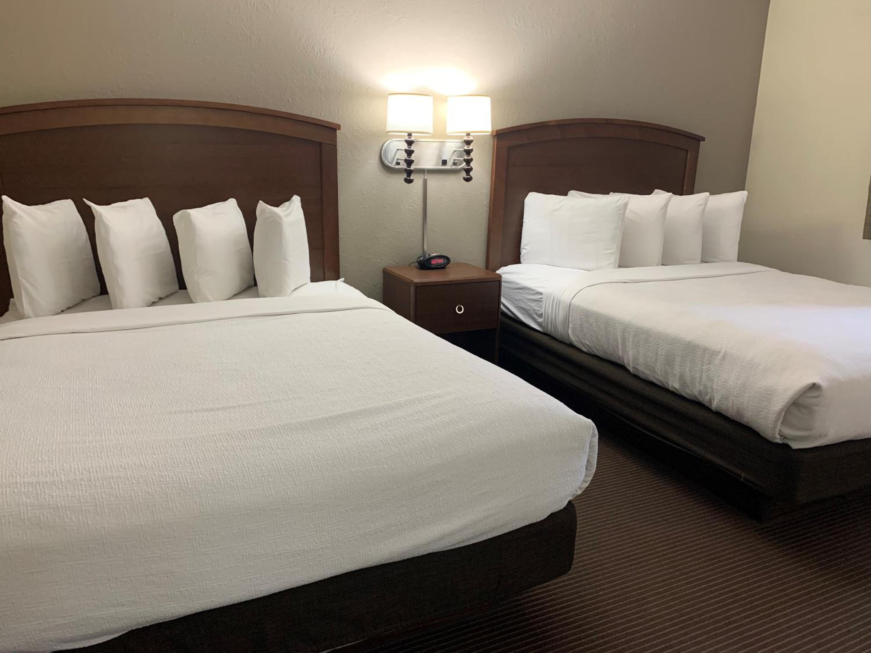 Suite with Two Queen Beds - Non-Smoking photo 2