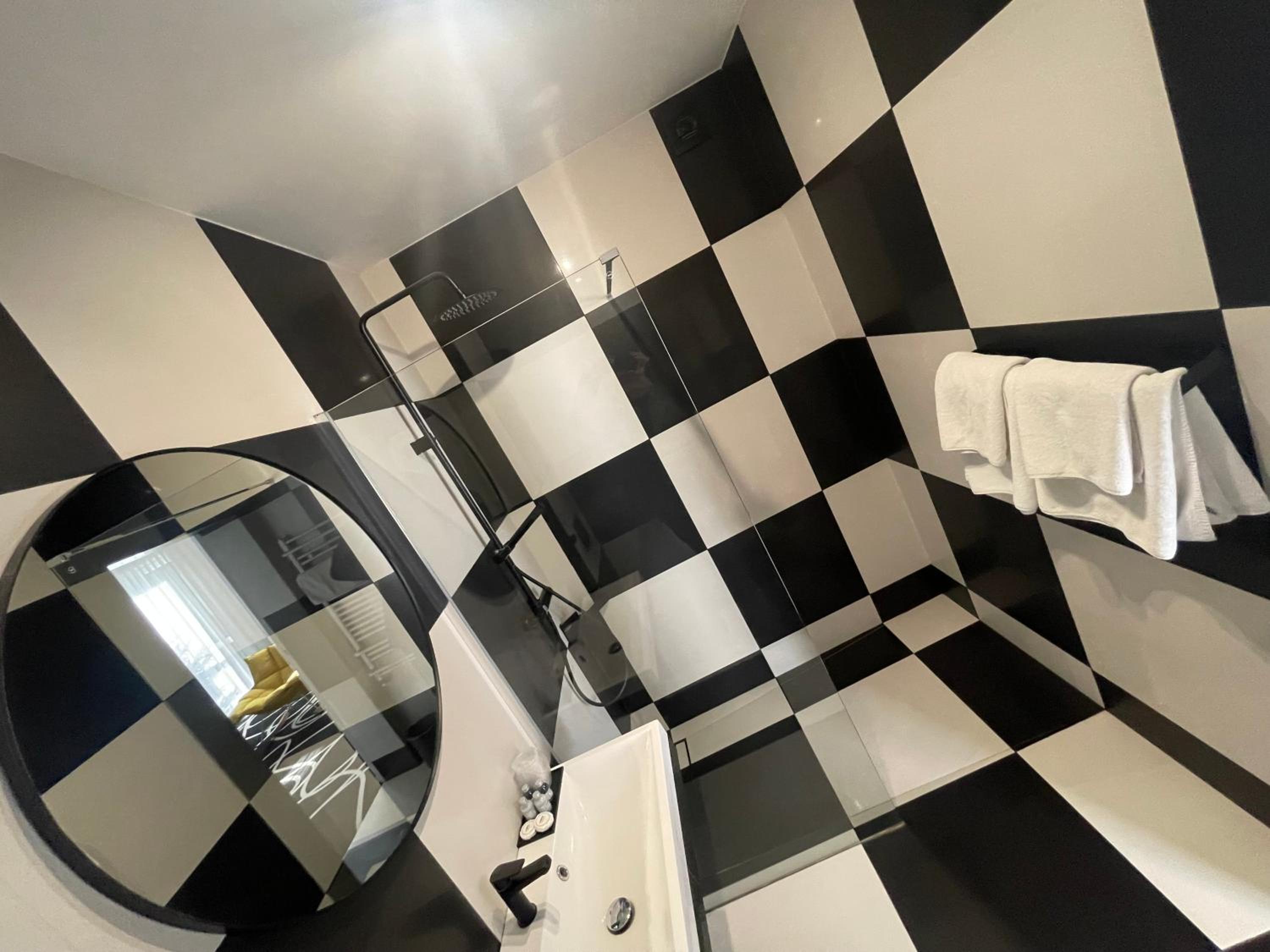 Studio (4 Adults) - Photo 15