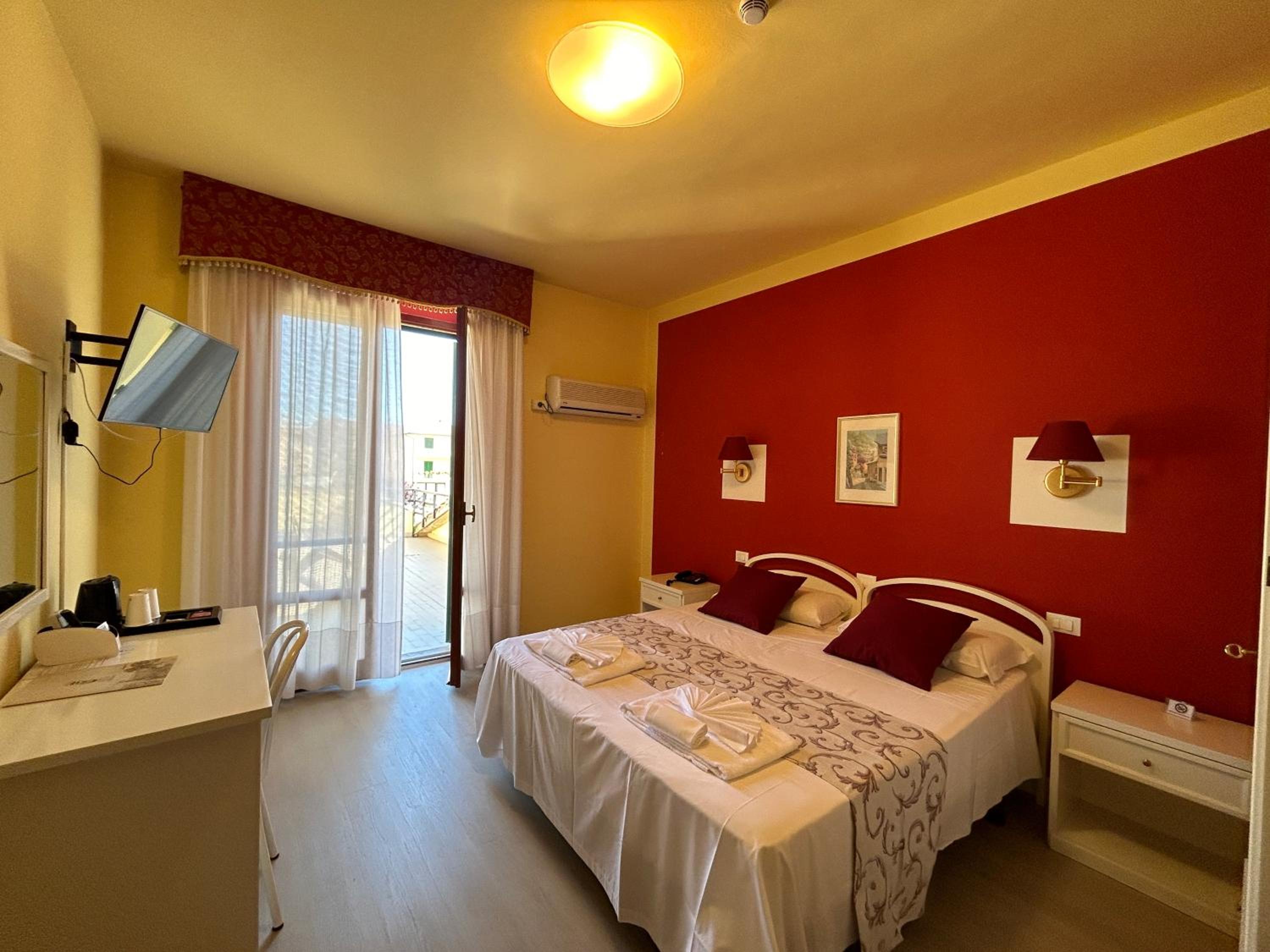 Deluxe Double Room - Photo 5
