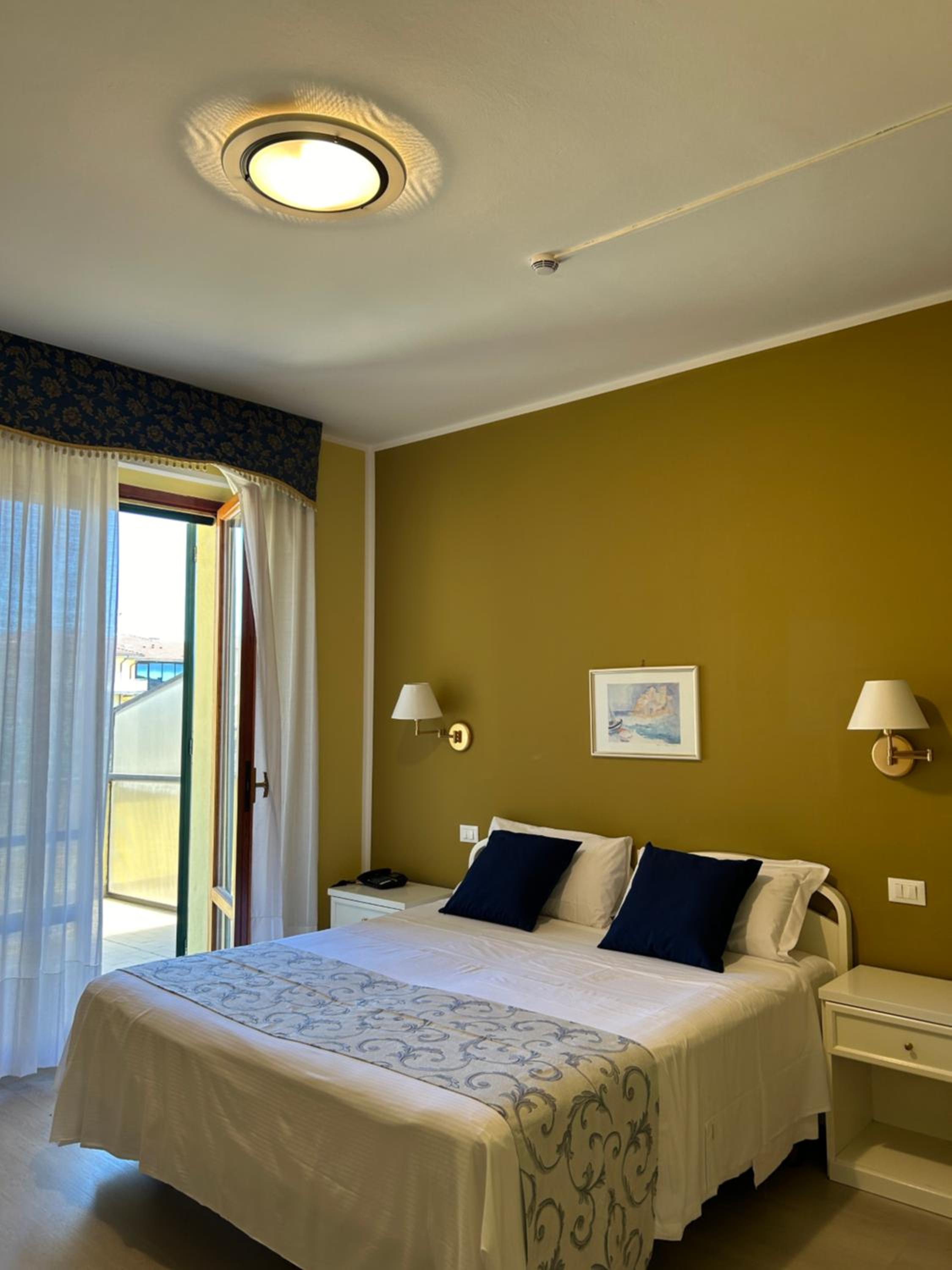 Deluxe Double Room - Photo 7