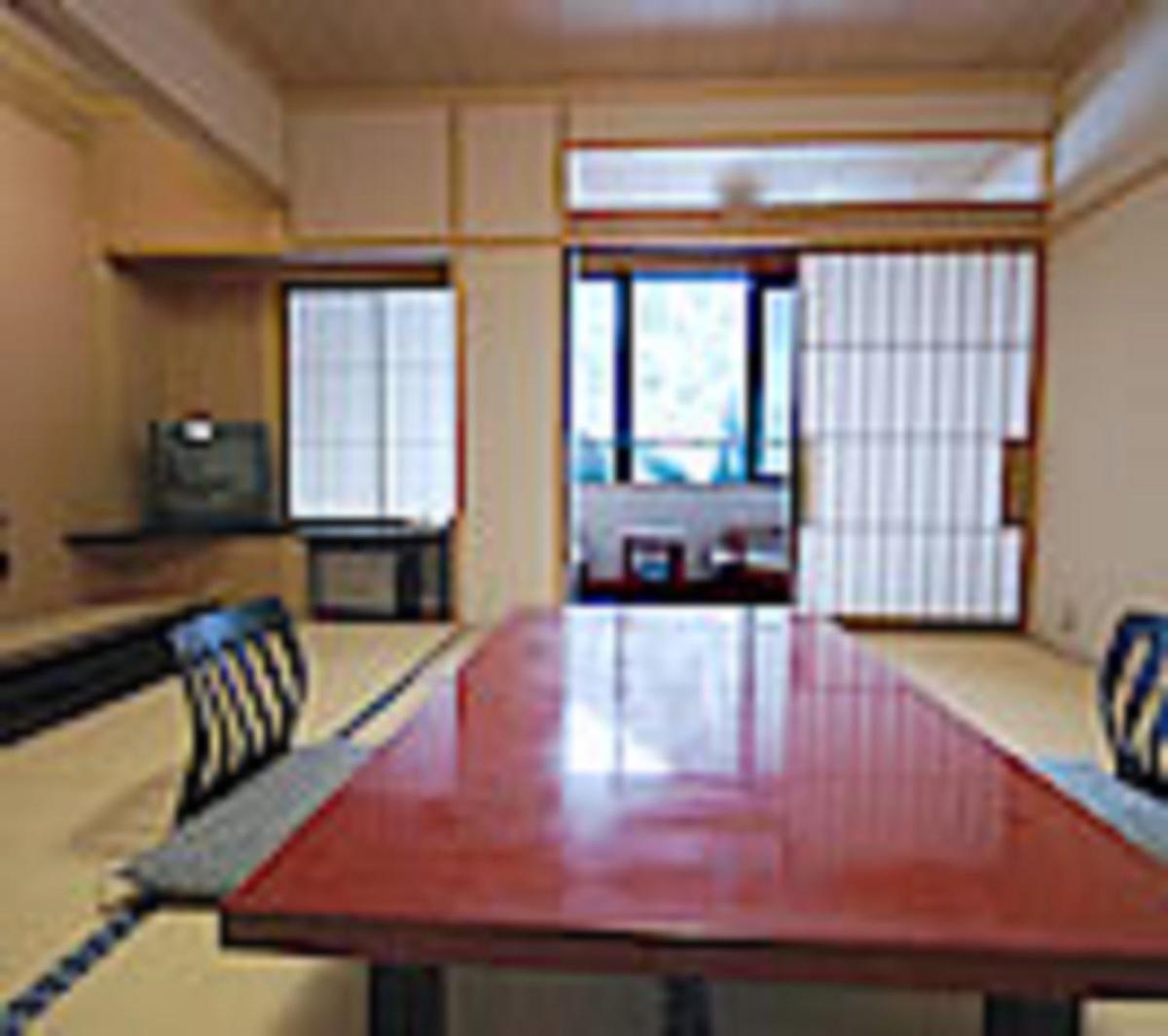 Japanese-Style Room with Shared Bathroom photo 2