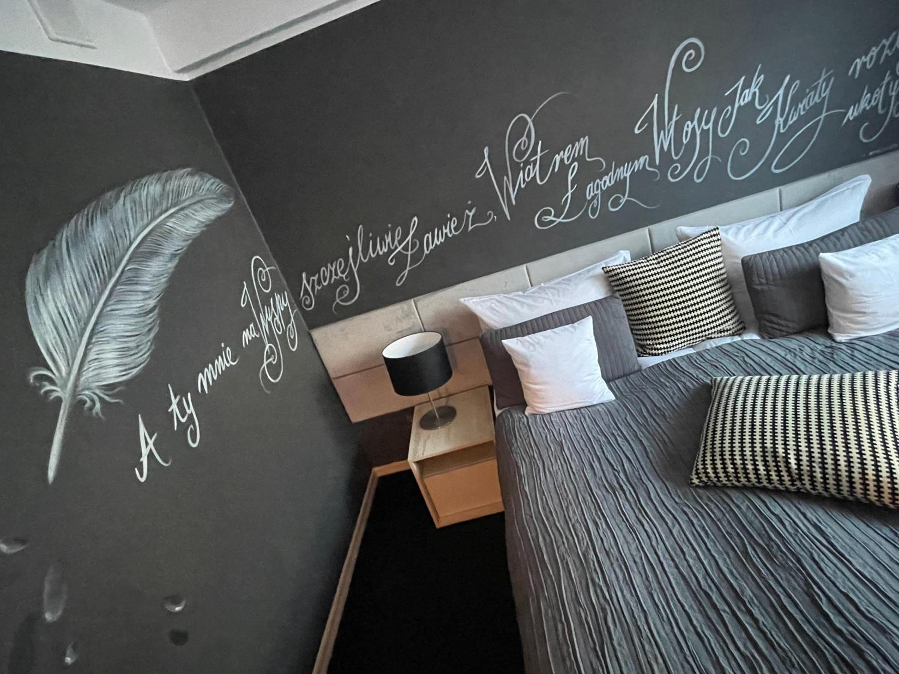 Deluxe Double Room - Photo 9