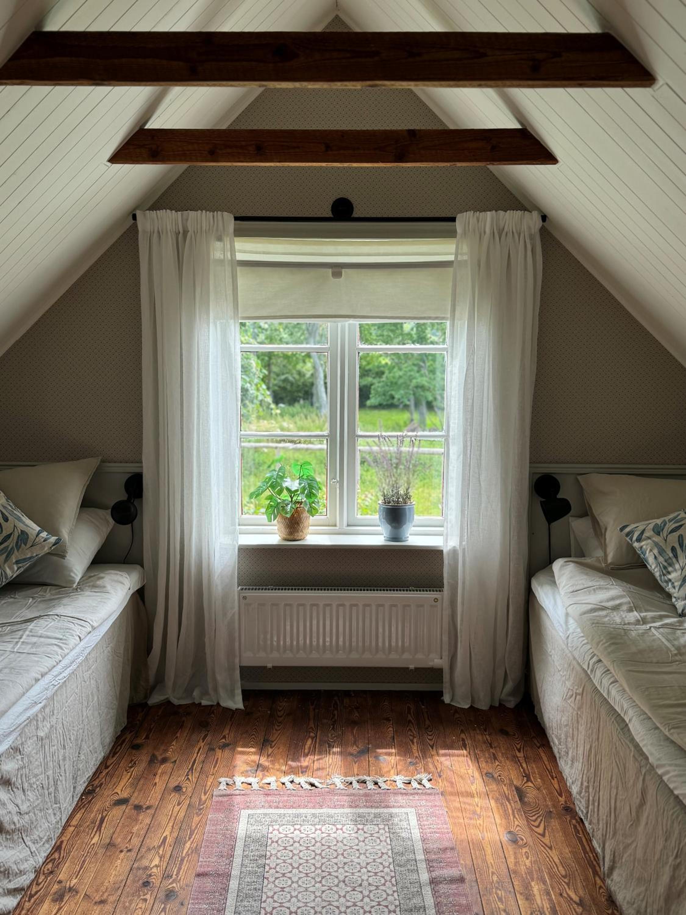 Small Twin Room photo 1