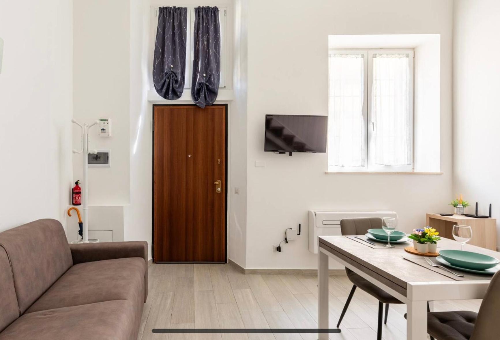 One-Bedroom Apartment photo 2