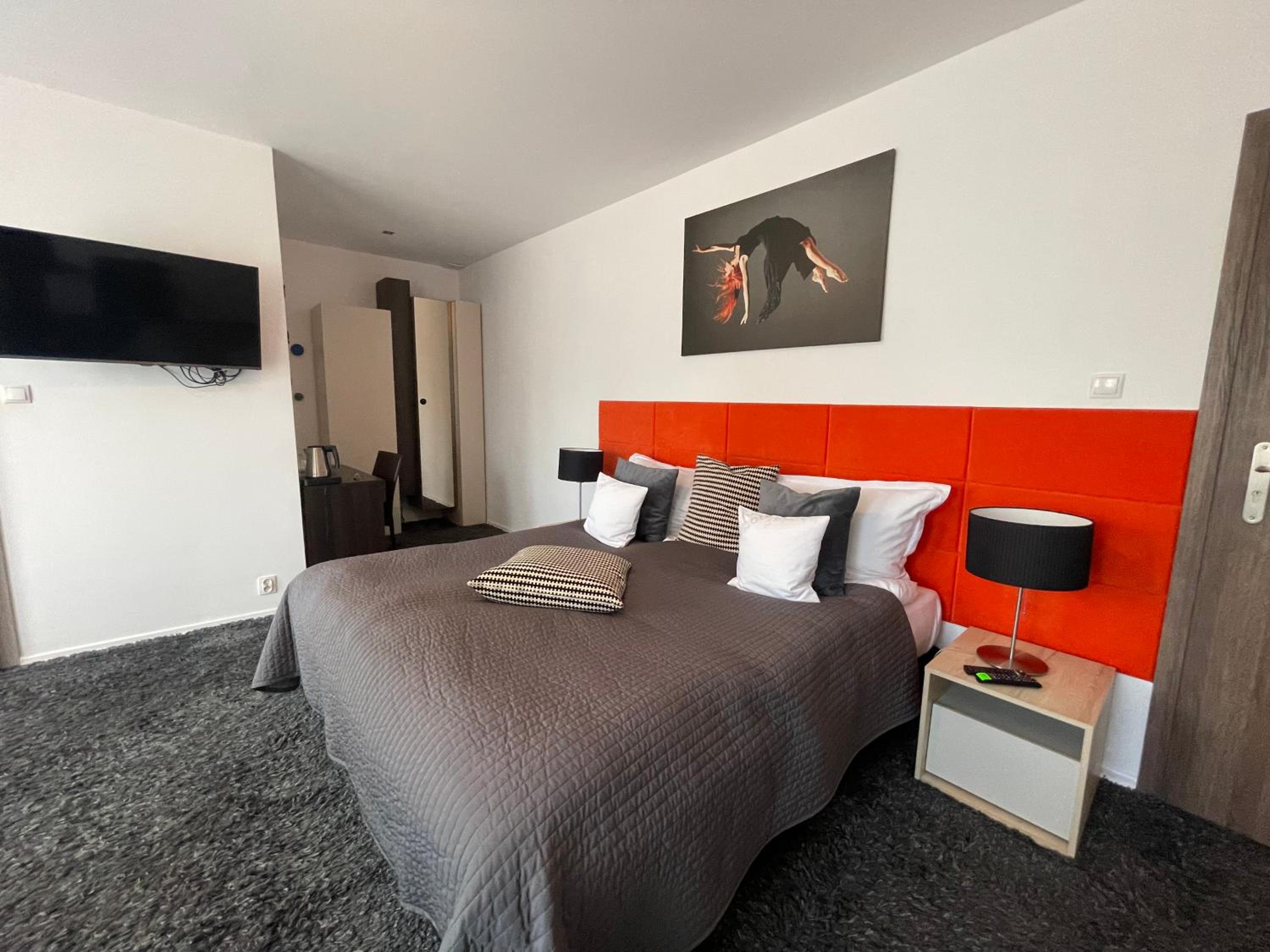 Deluxe Double Room - Photo 12