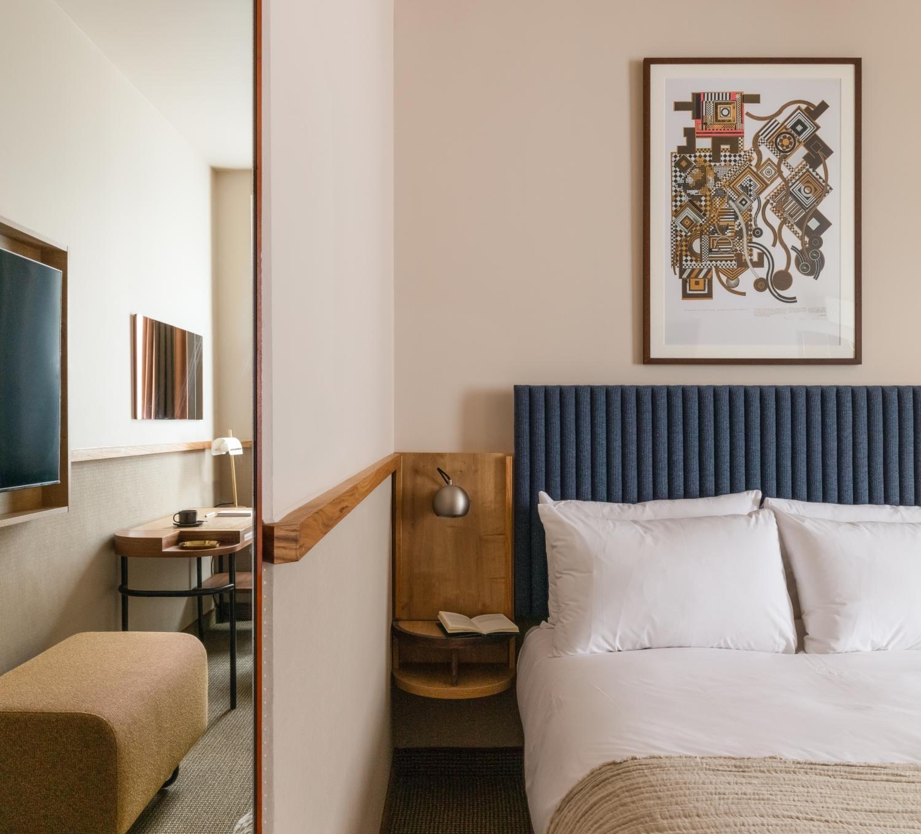 One-Bedroom Suite with Kitchenette  photo 1