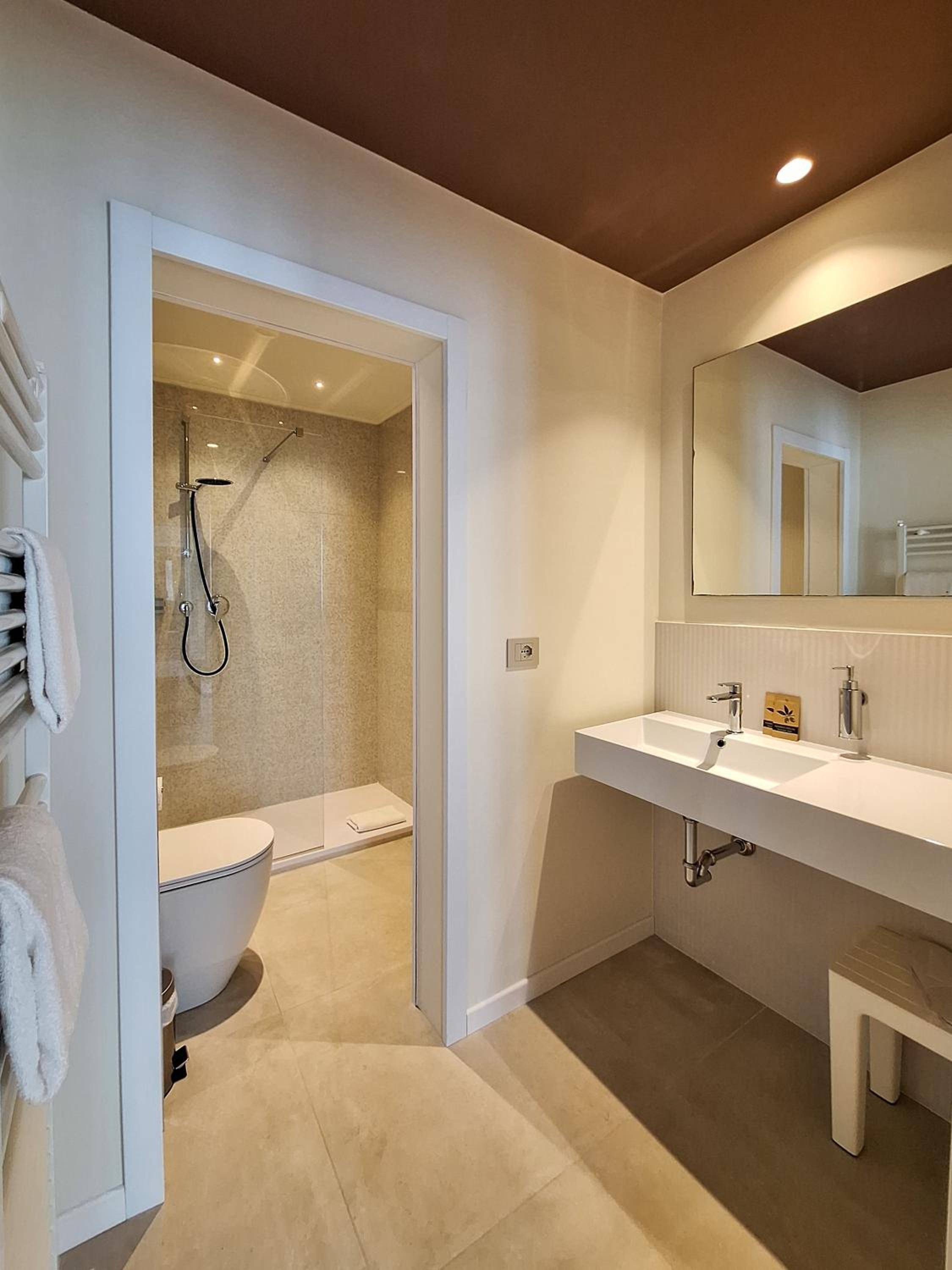 Superior Double Room - Photo 11