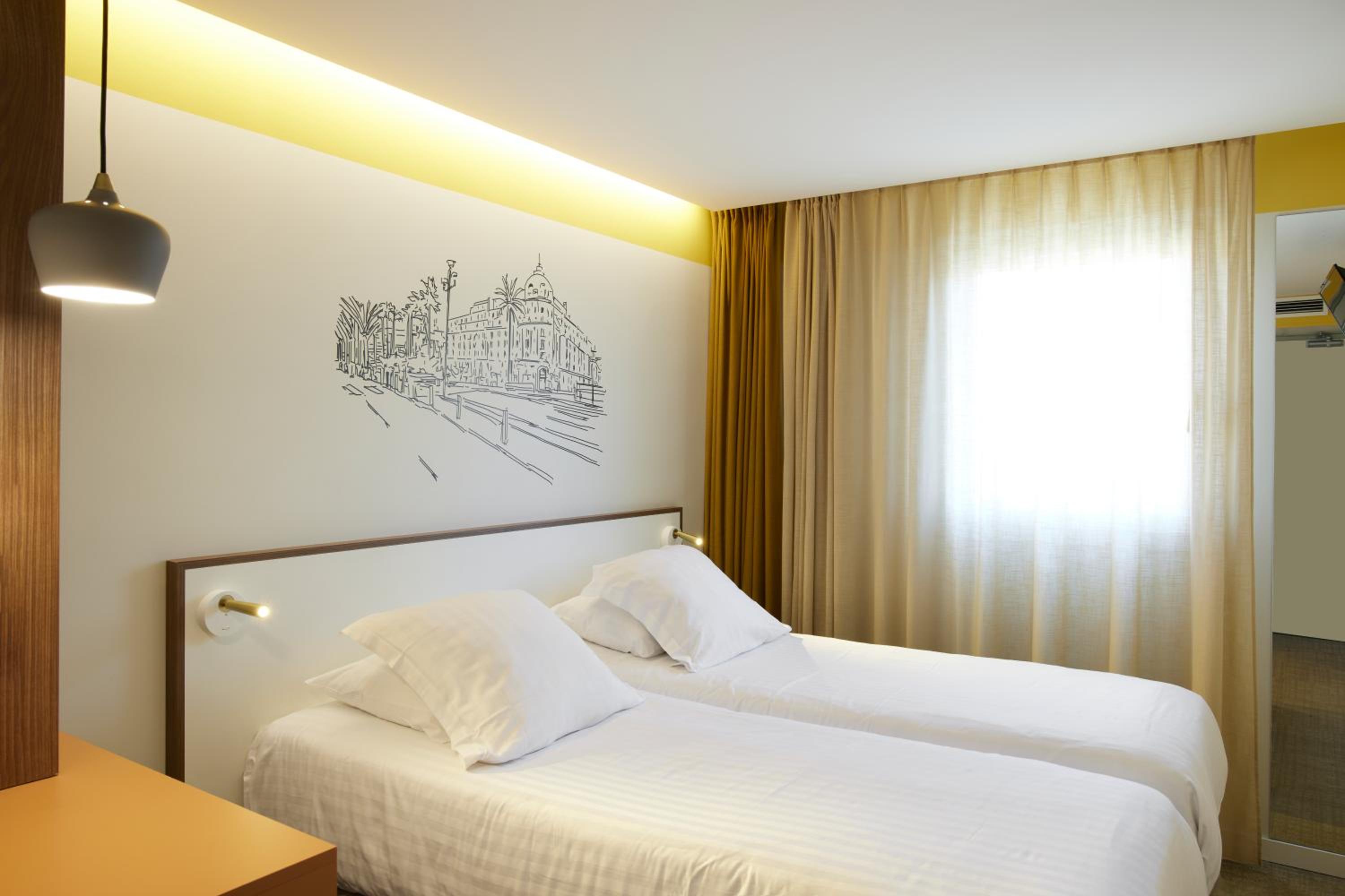 Standard Twin Room - Photo 1