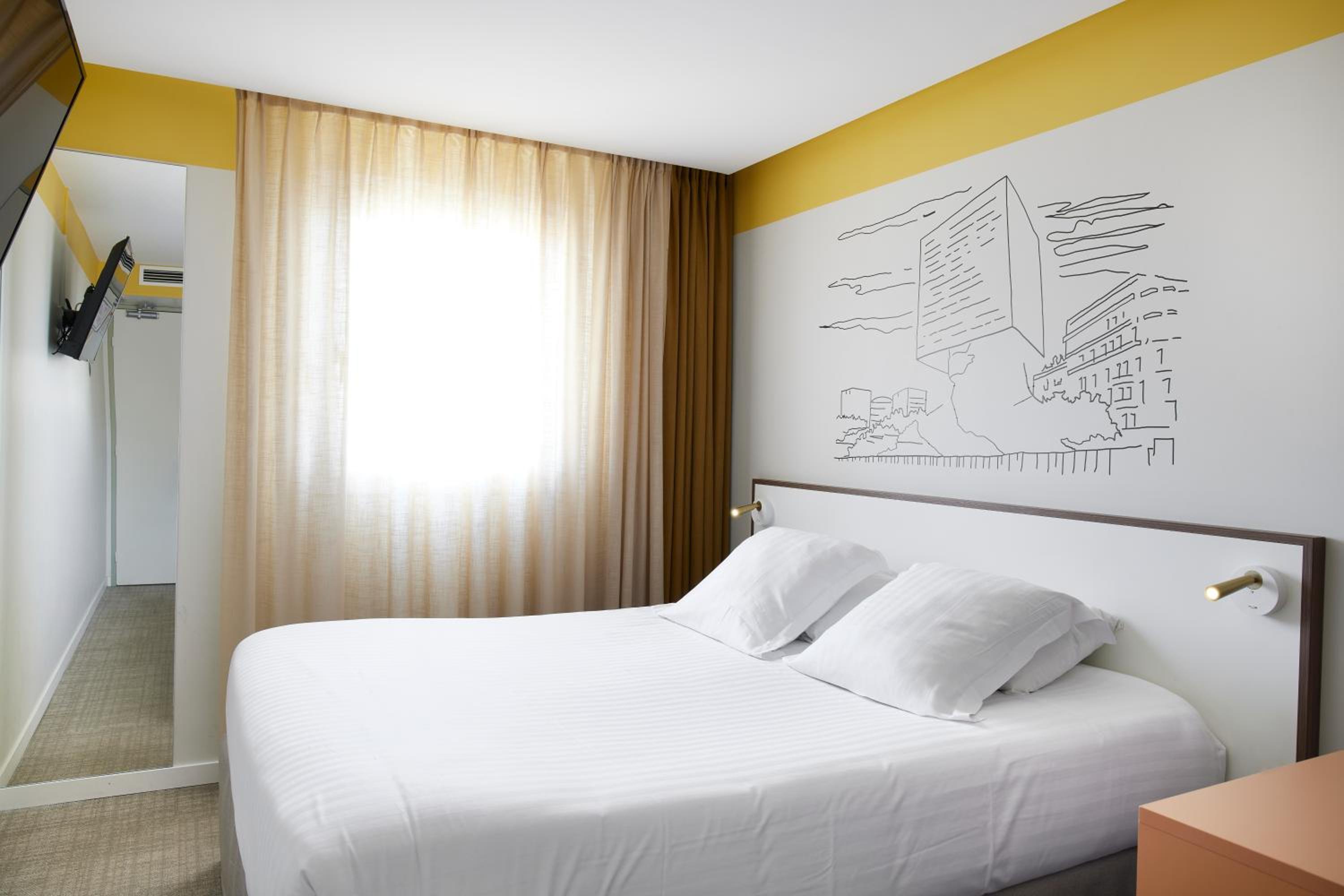 Standard Double Room - Photo 8