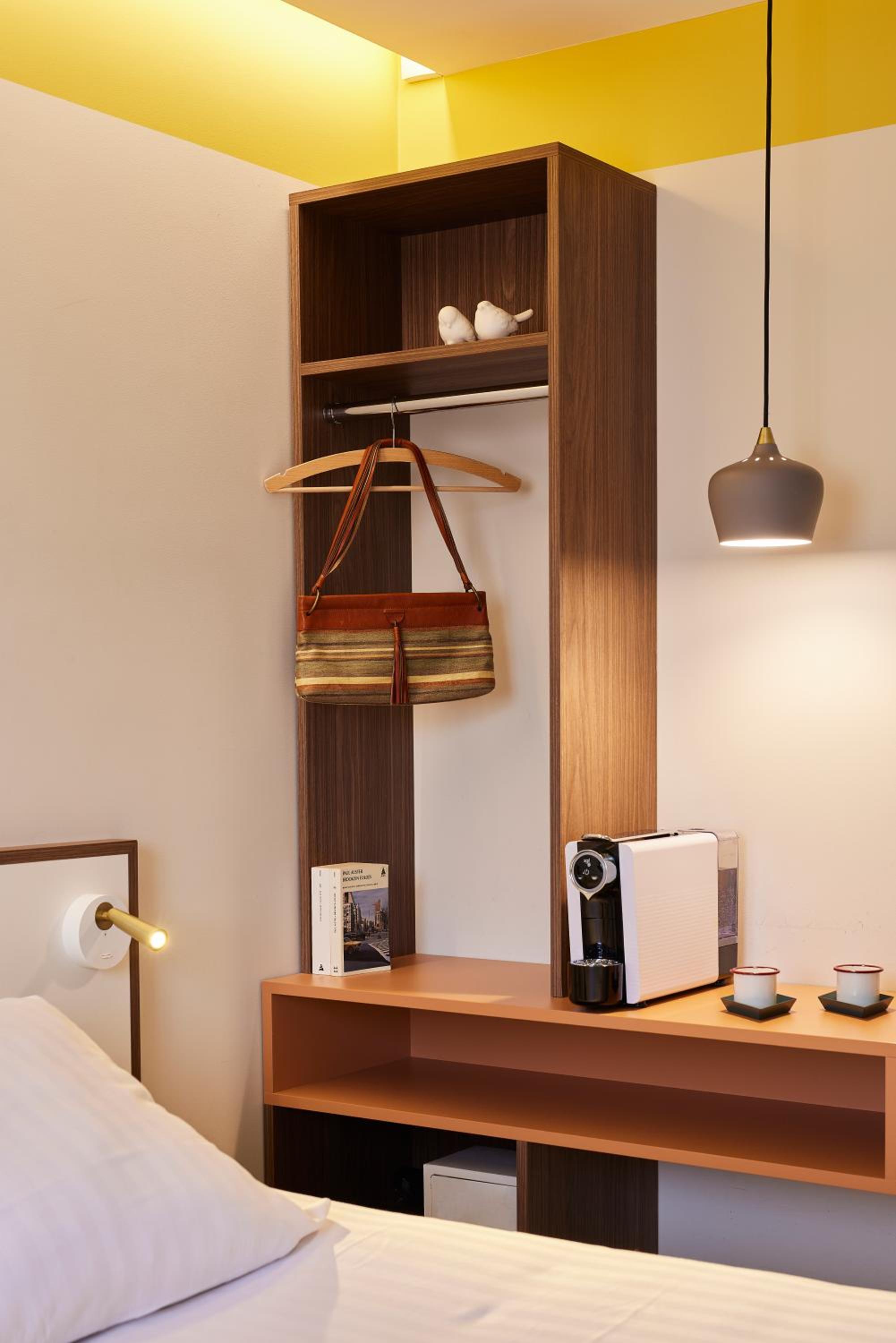 Standard Twin Room - Photo 7
