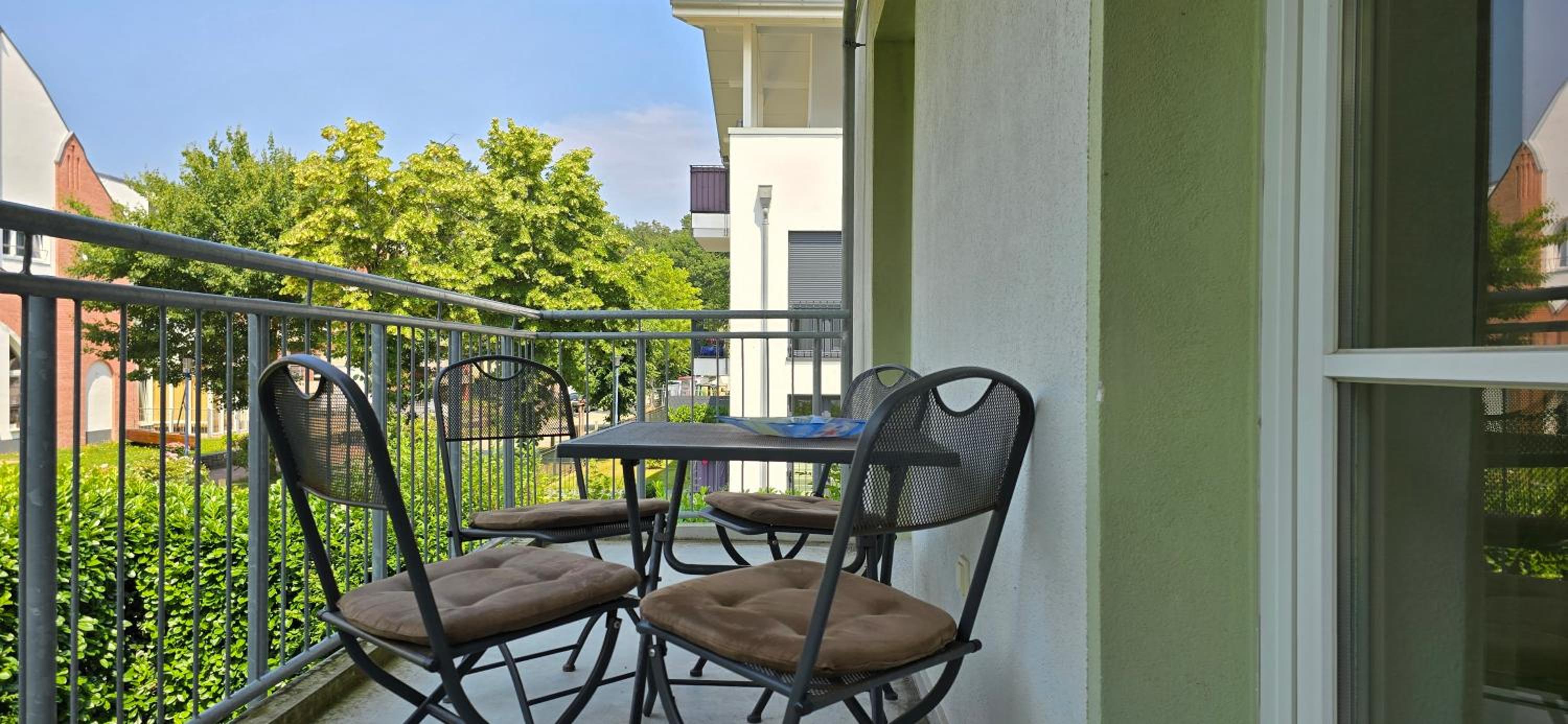 Apartment with Balcony photo 3