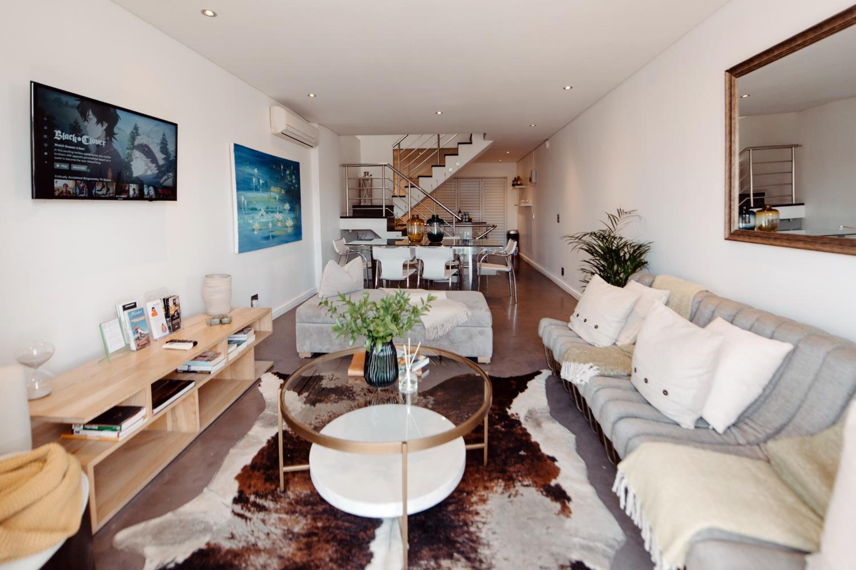 Two-Bedroom Apartment with Juliet balcony and city views (15 Loader Street) - Photo 1