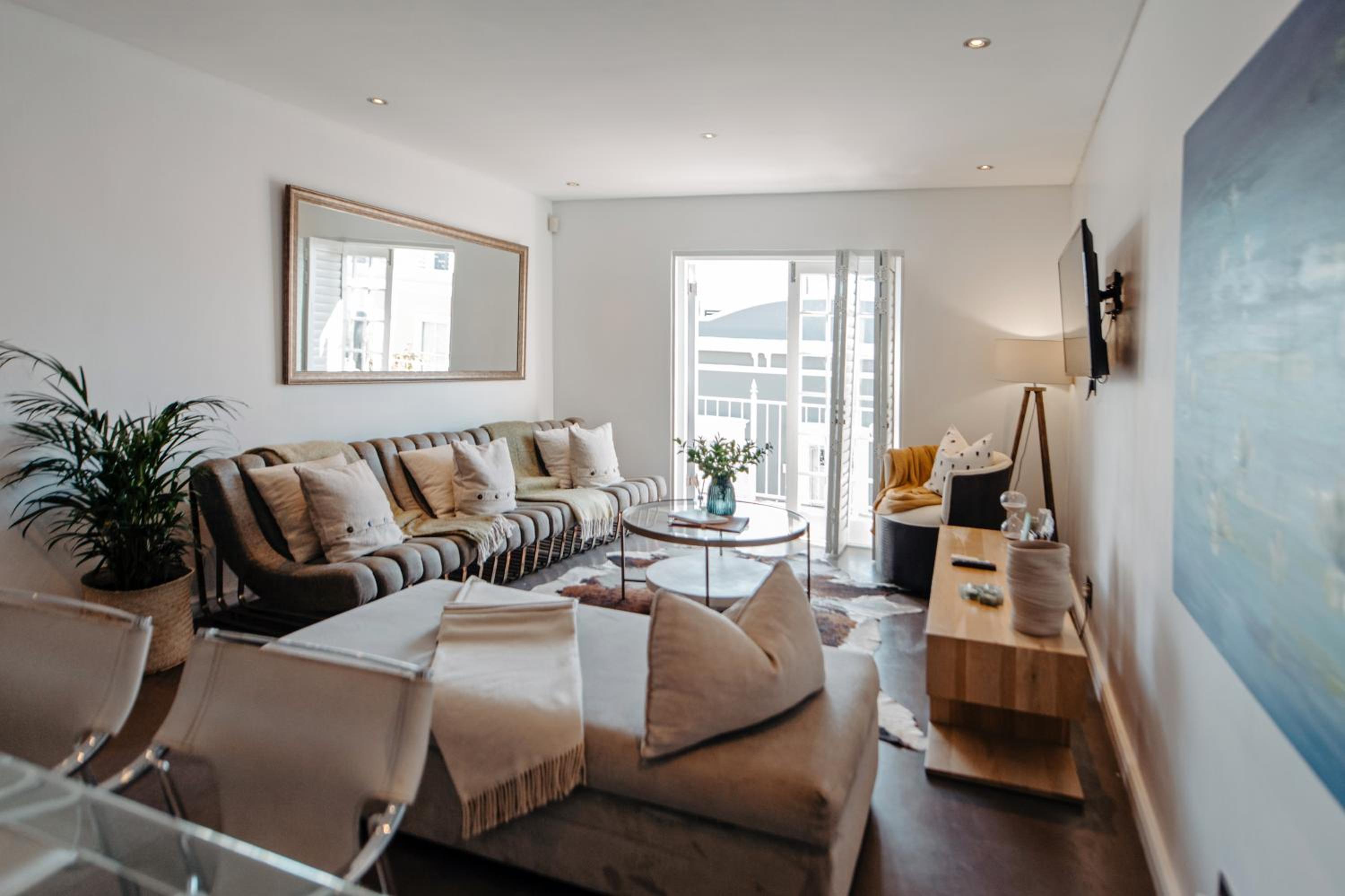 Two-Bedroom Apartment with Juliet balcony and city views (15 Loader Street) - Photo 14
