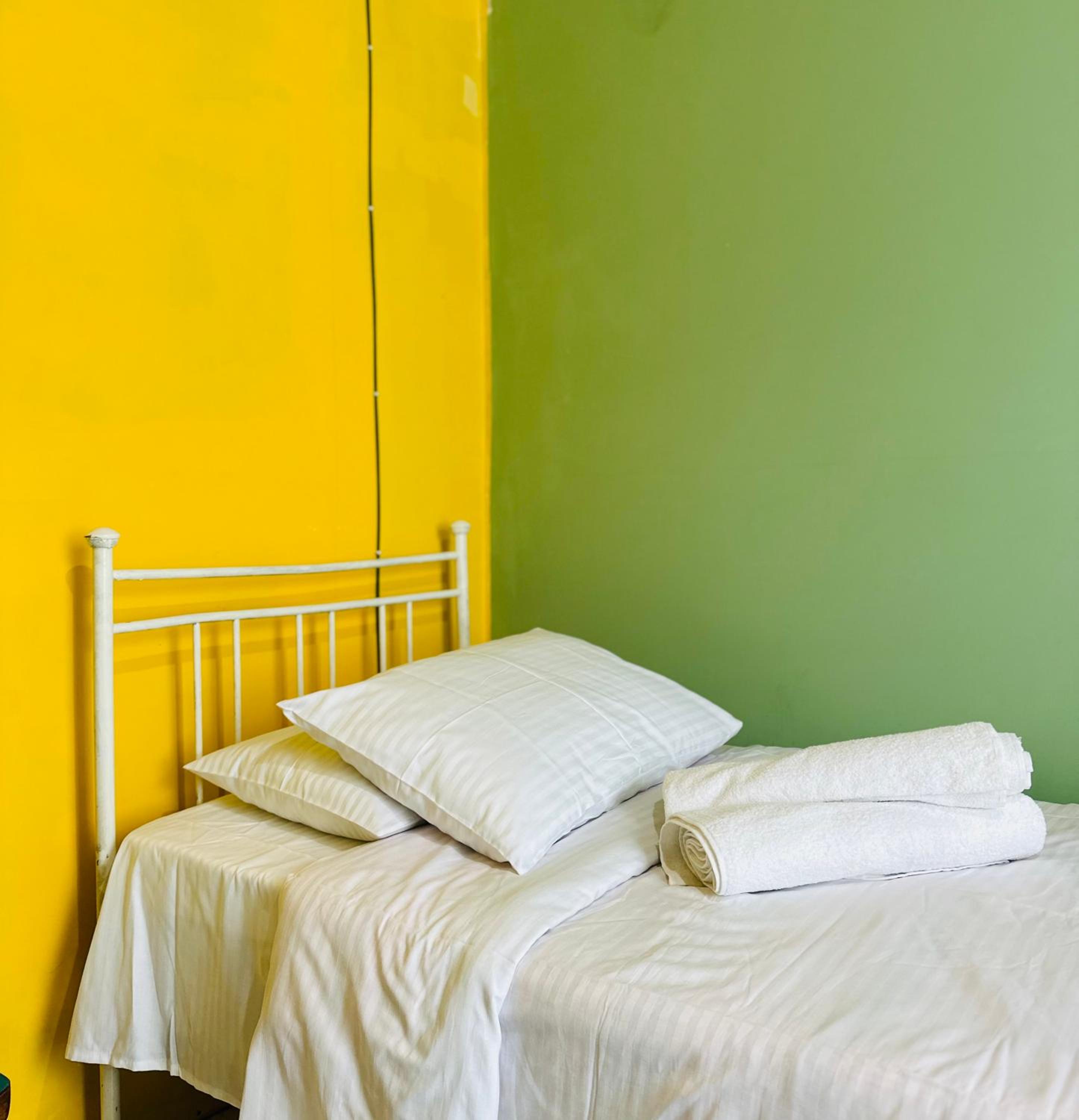 Basic Triple Room with Shared Bathroom photo 1