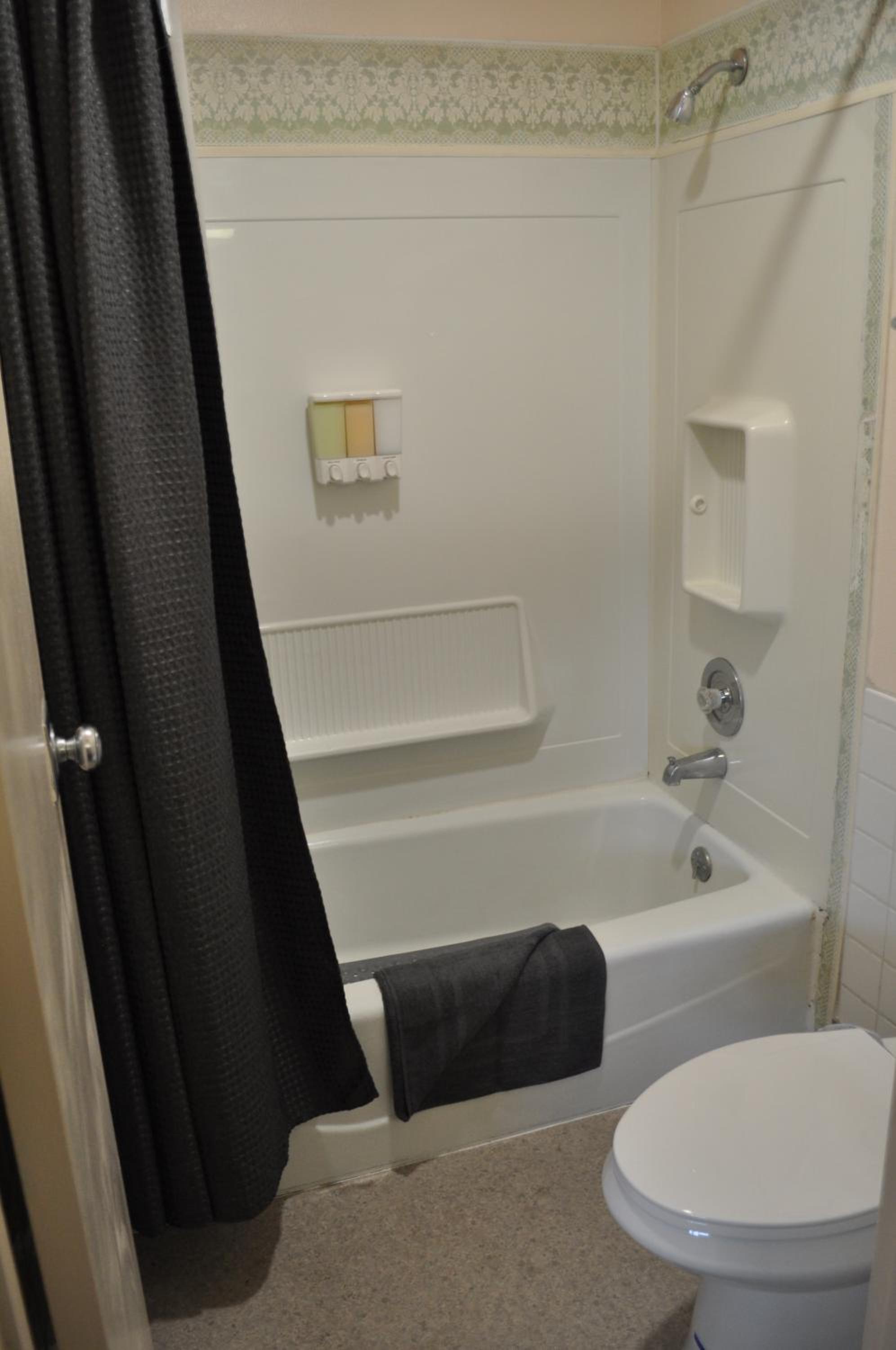 Deluxe King Room - Photo 17