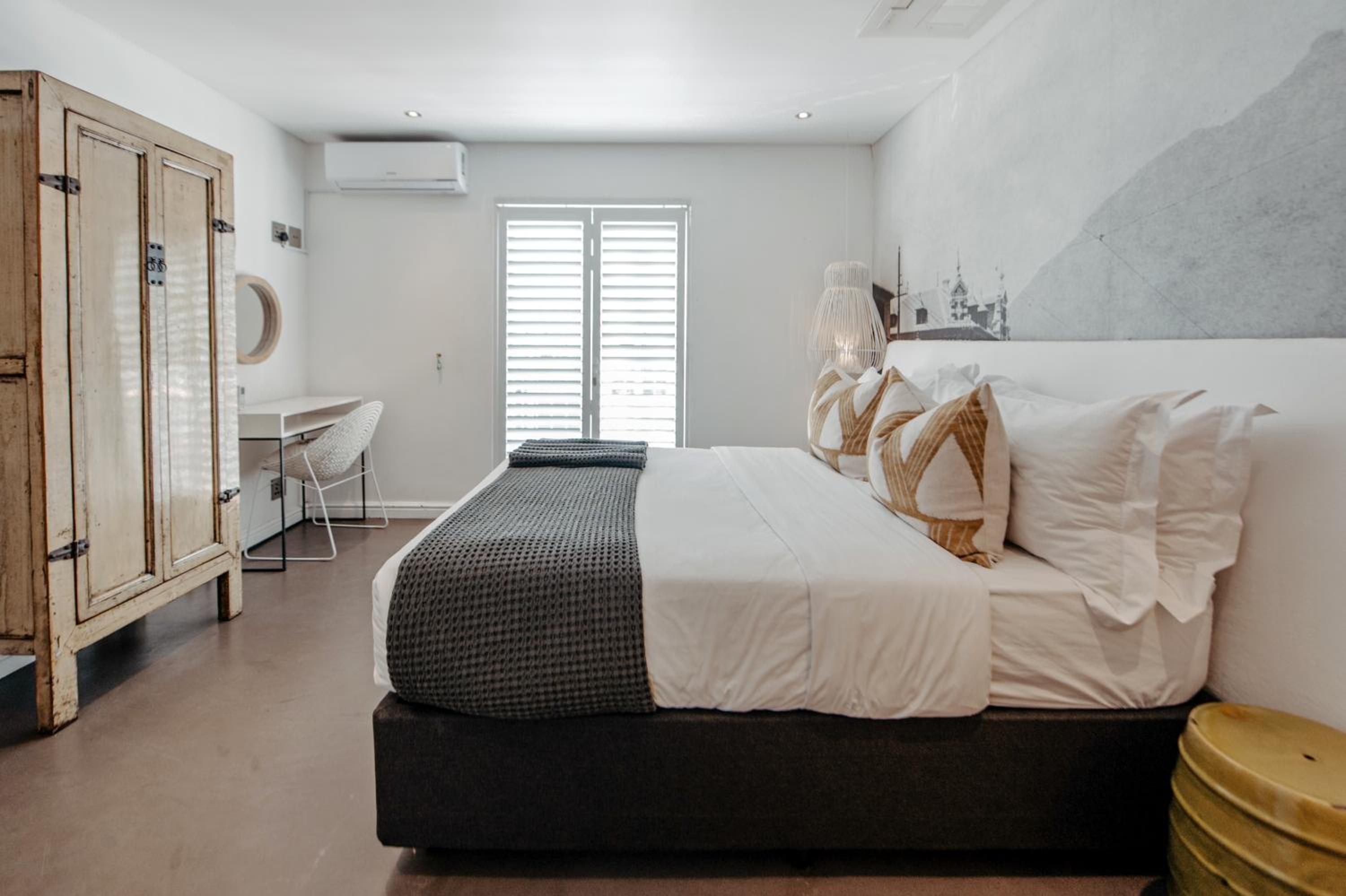 Two-Bedroom Apartment with Juliet balcony and city views (15 Loader Street) - Photo 11