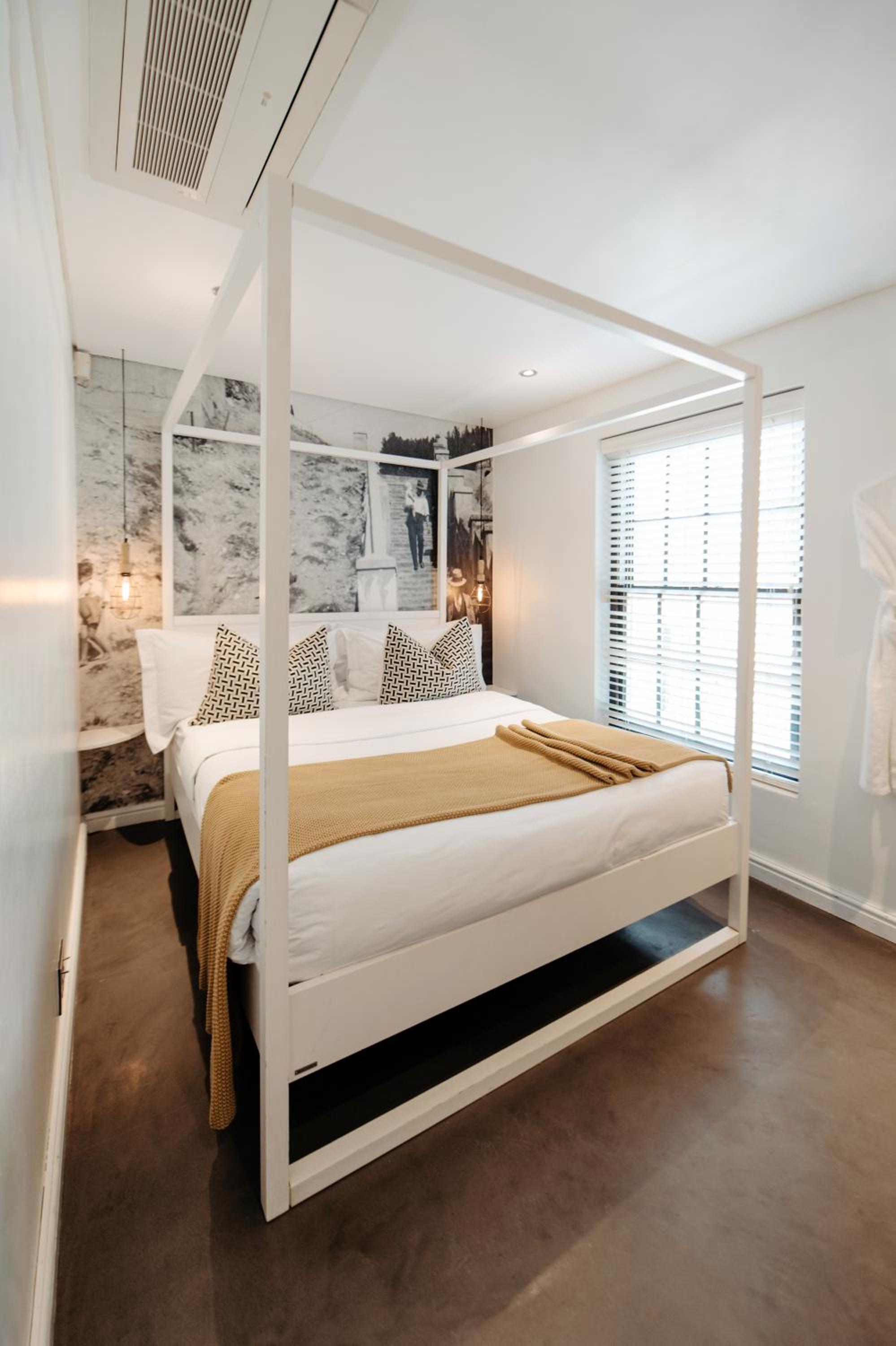 Two-Bedroom Apartment with Juliet balcony and city views (15 Loader Street) - Photo 4