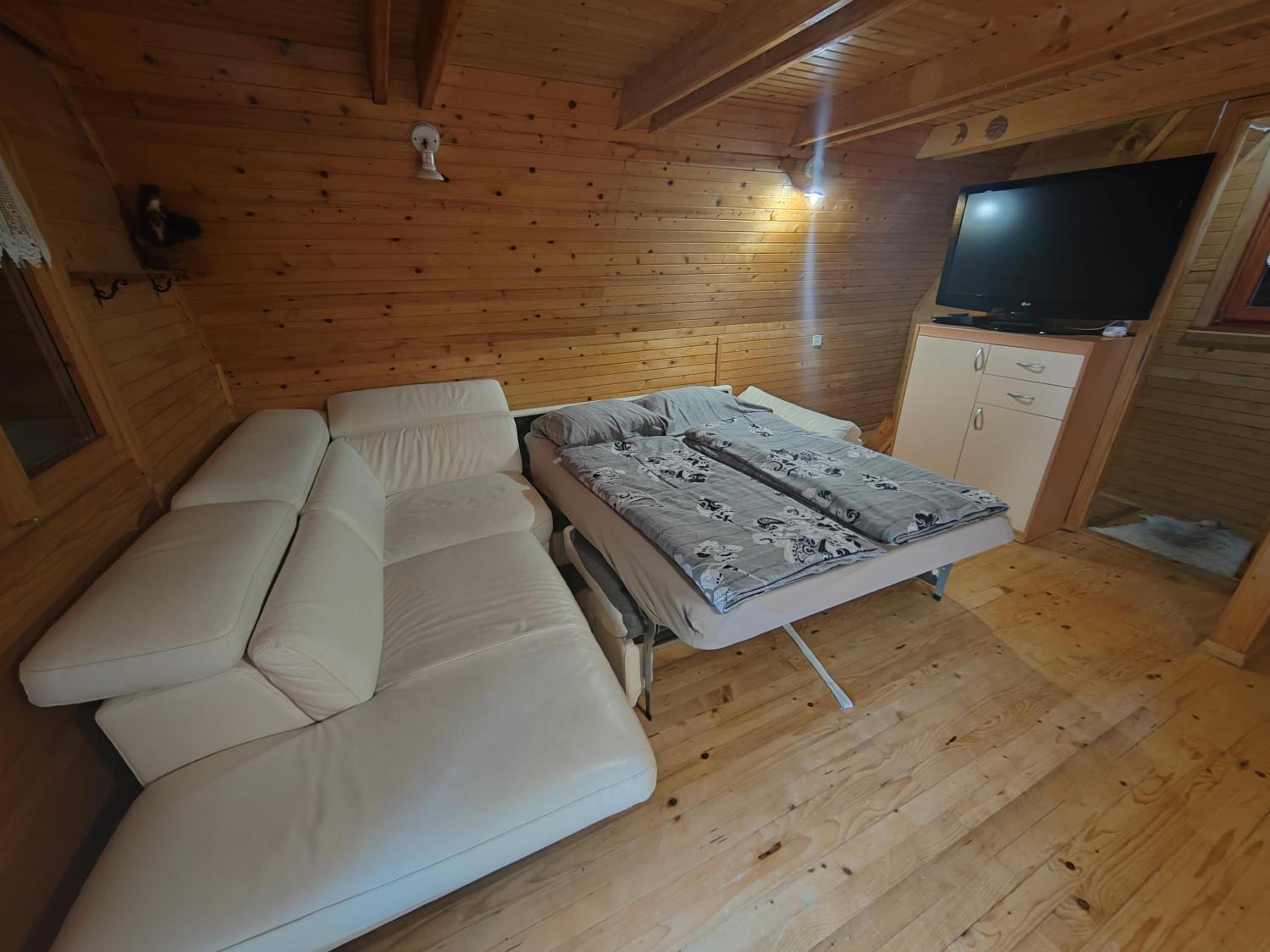 One-Bedroom House - Photo 7