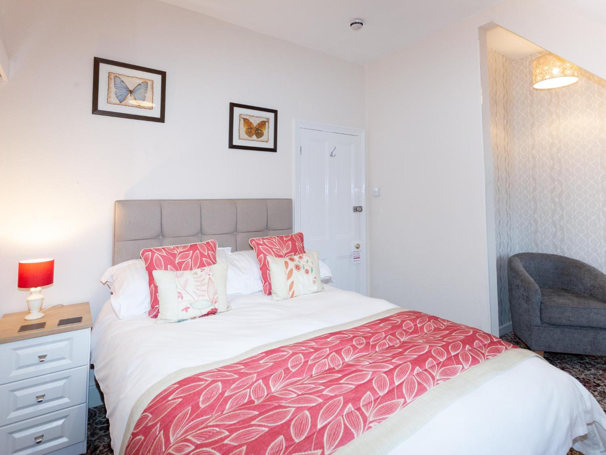 Double Room with Private Bathroom photo 1