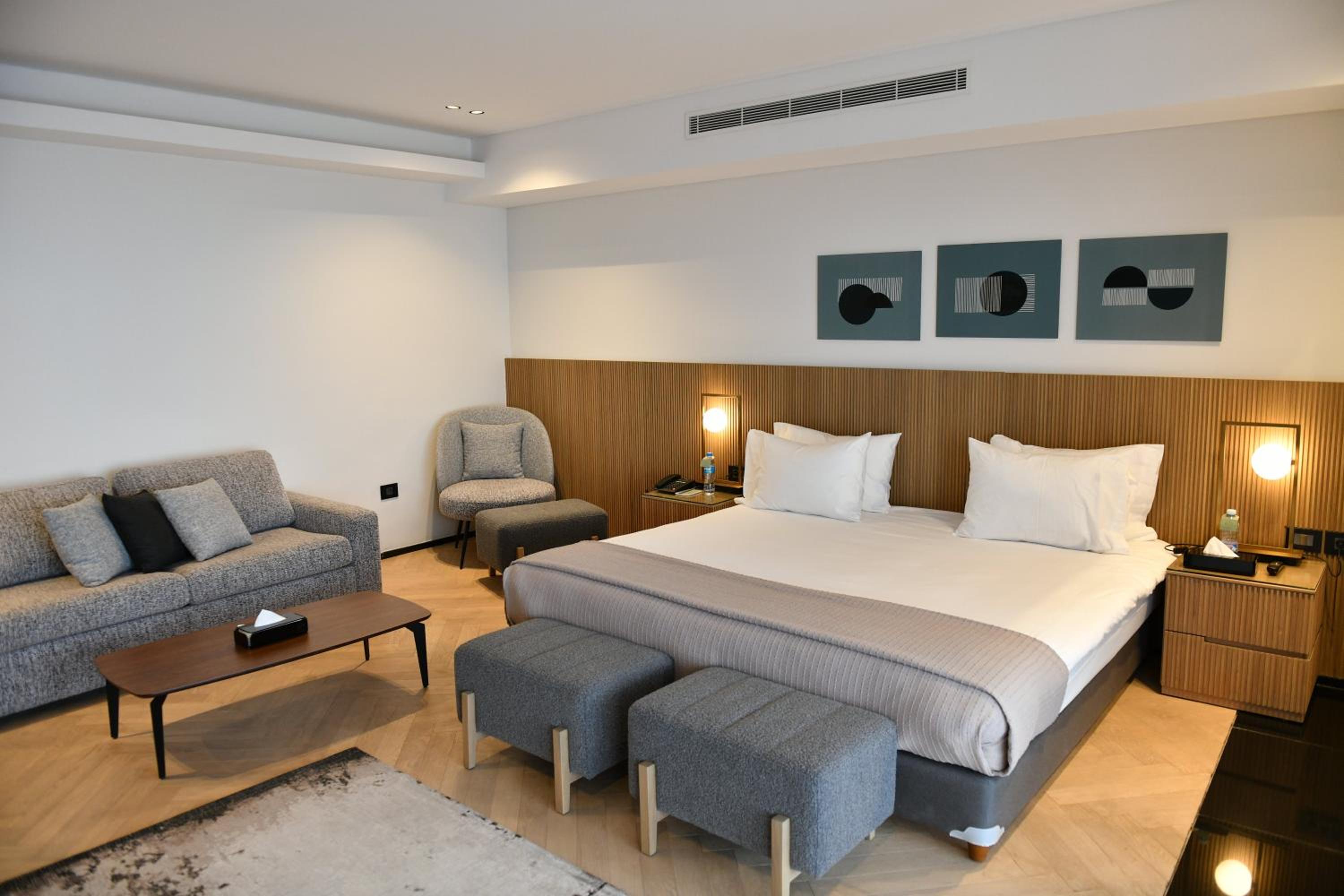Deluxe Double Room with Balcony photo 2