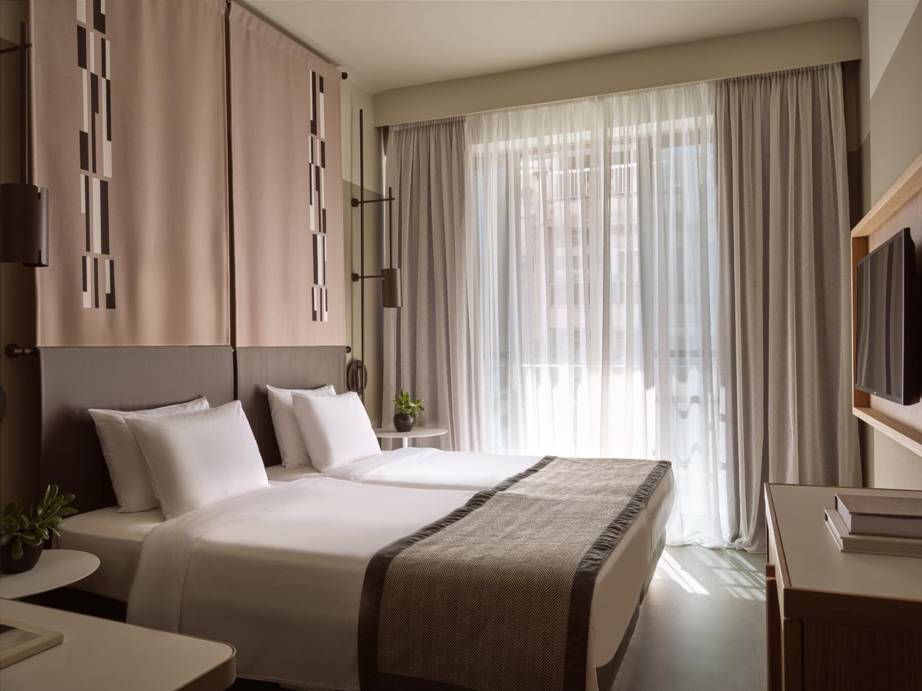 Standard Room City View - Photo 5