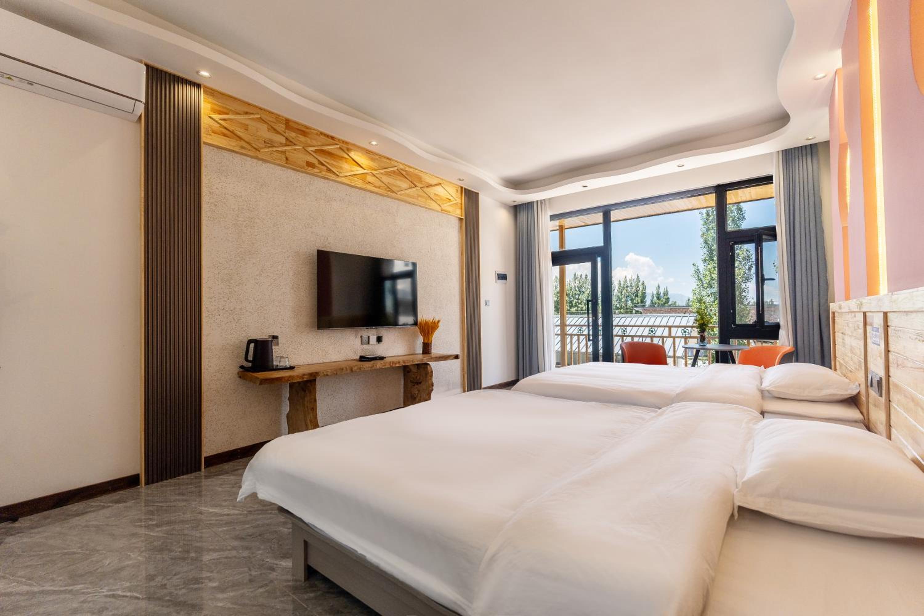 Deluxe Double Room With Shower photo 2
