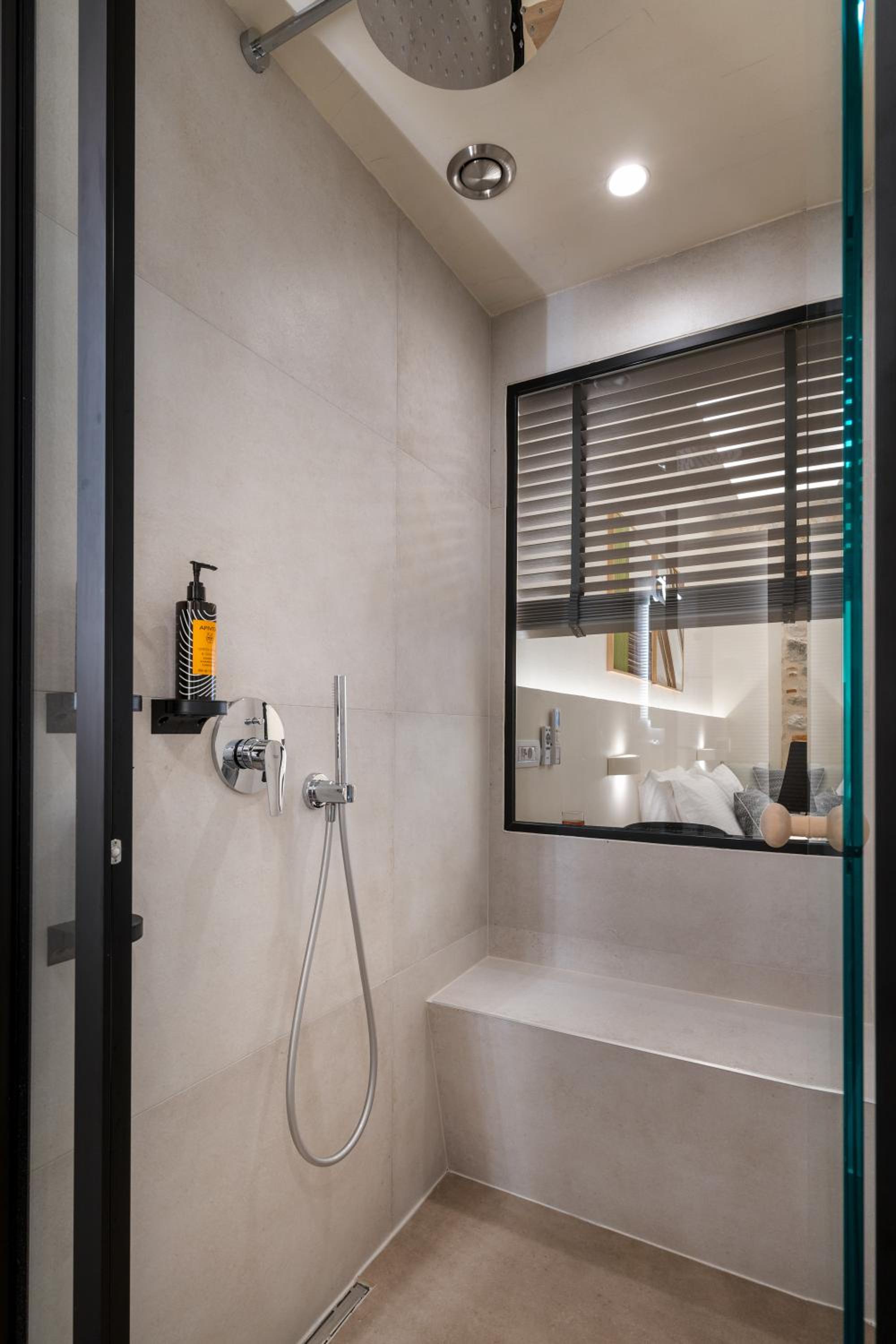 Deluxe Double Room with Balcony and Sea View - Photo 10