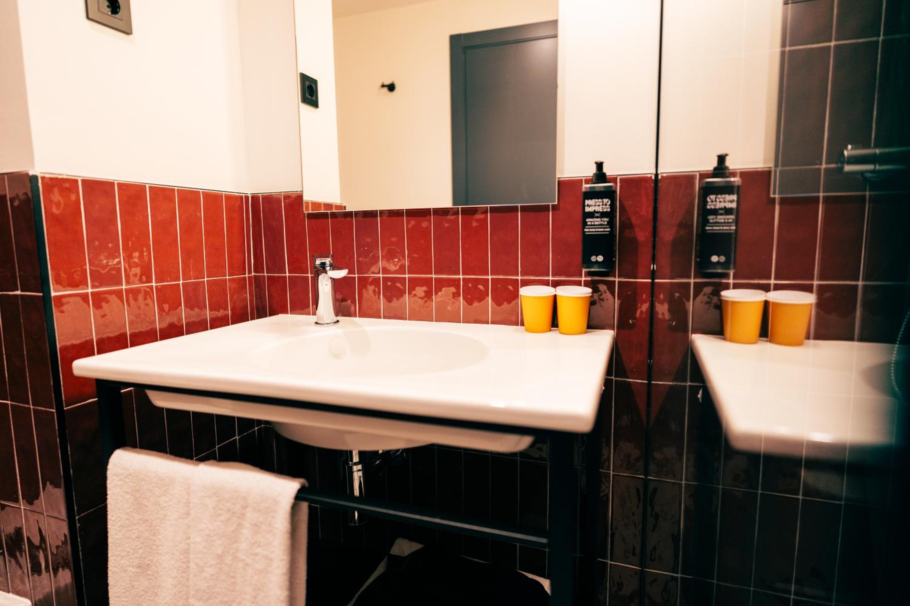 Standard room with 2 single beds