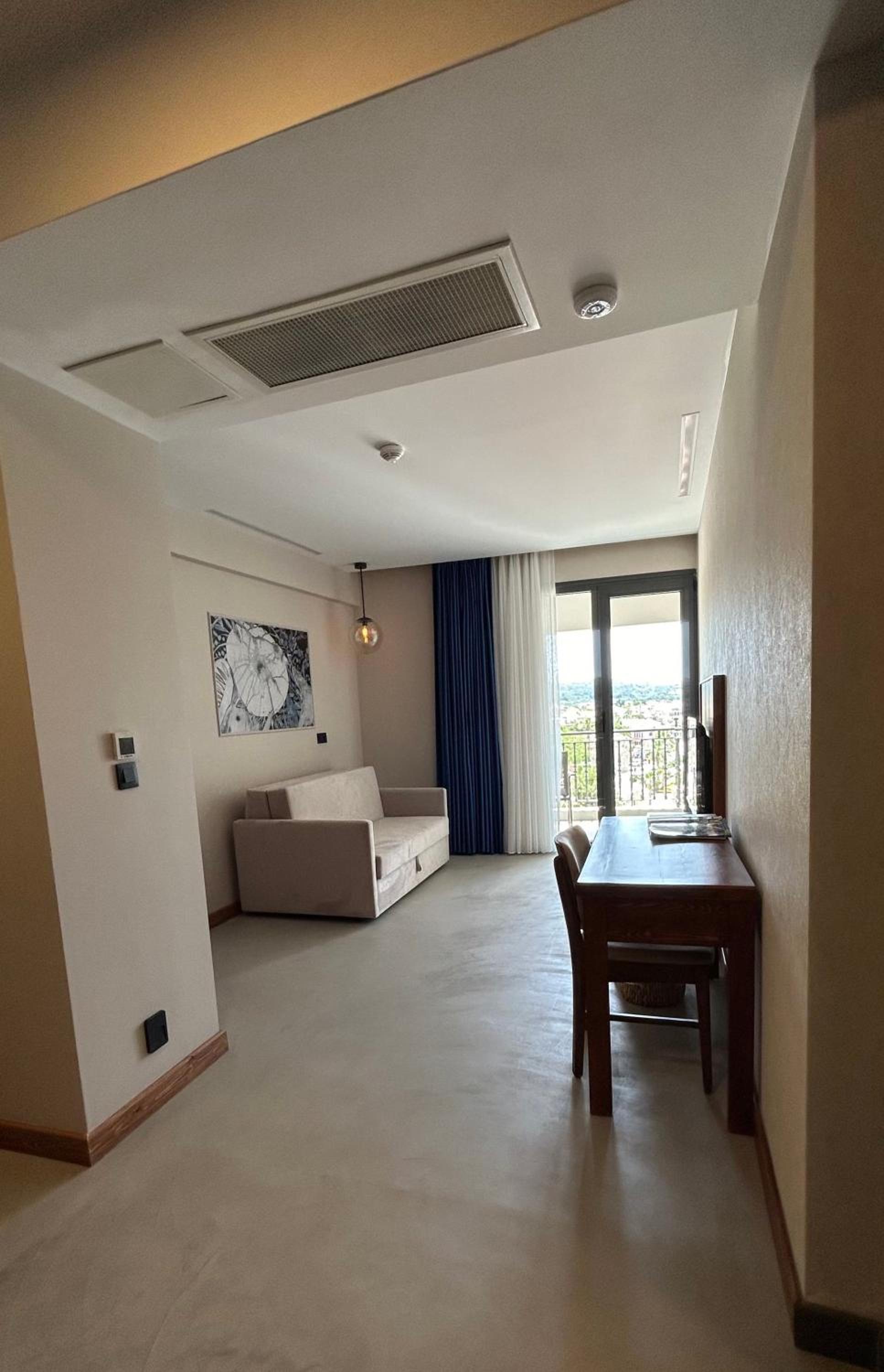 Suite with Mountain View - Photo 11