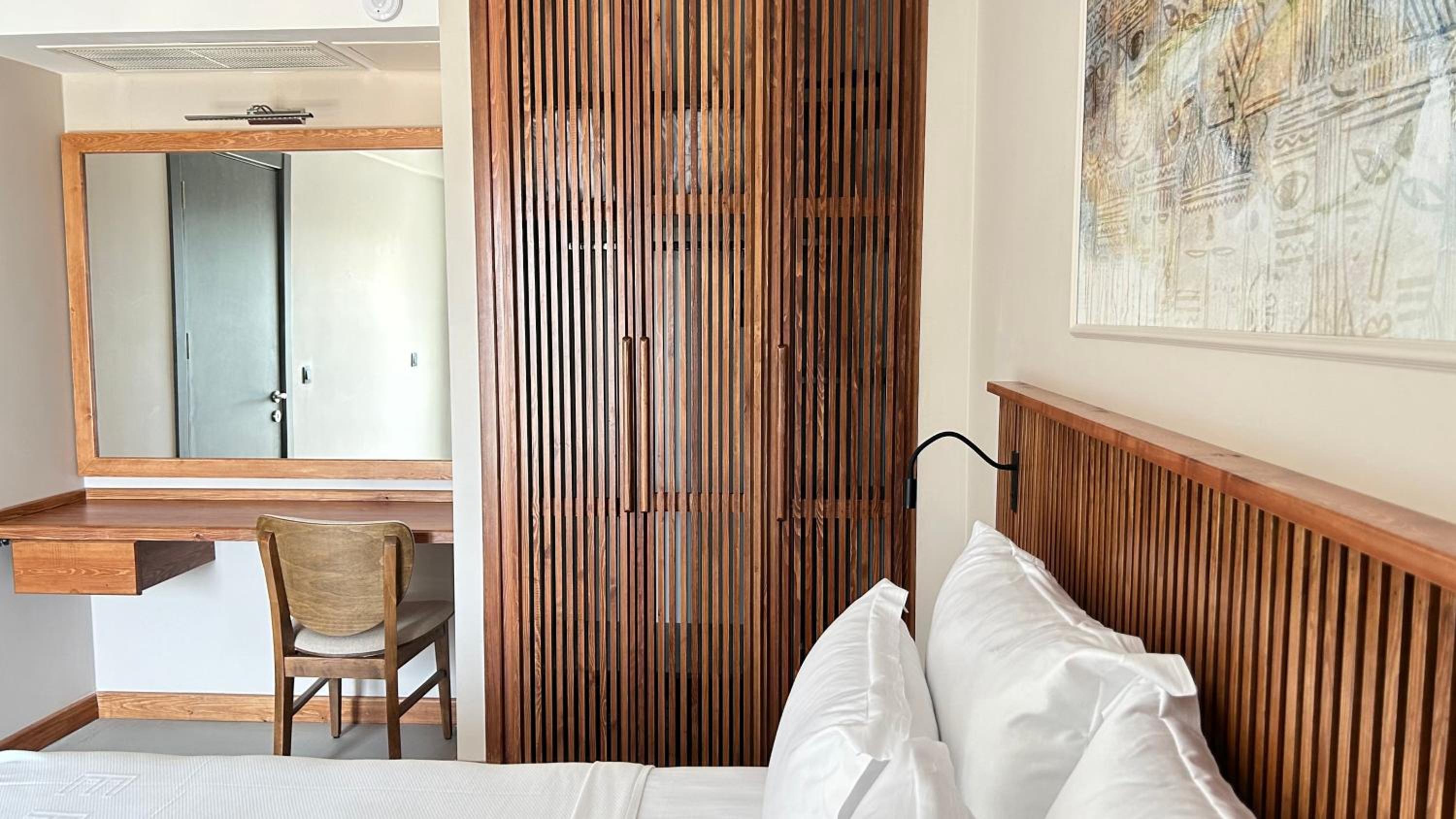 Suite with Mountain View - Photo 4