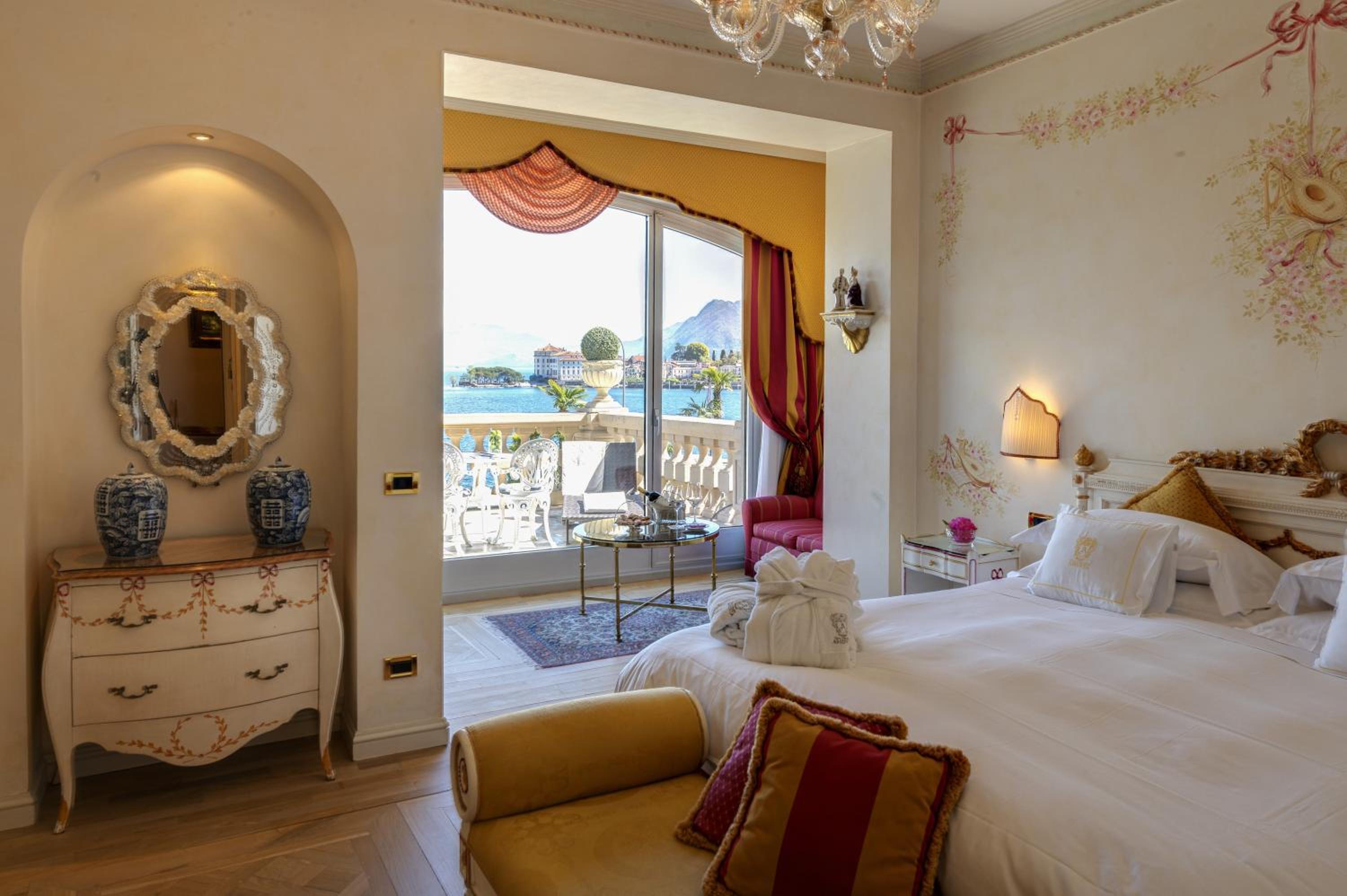 Junior Suite with Lake View - Photo 6