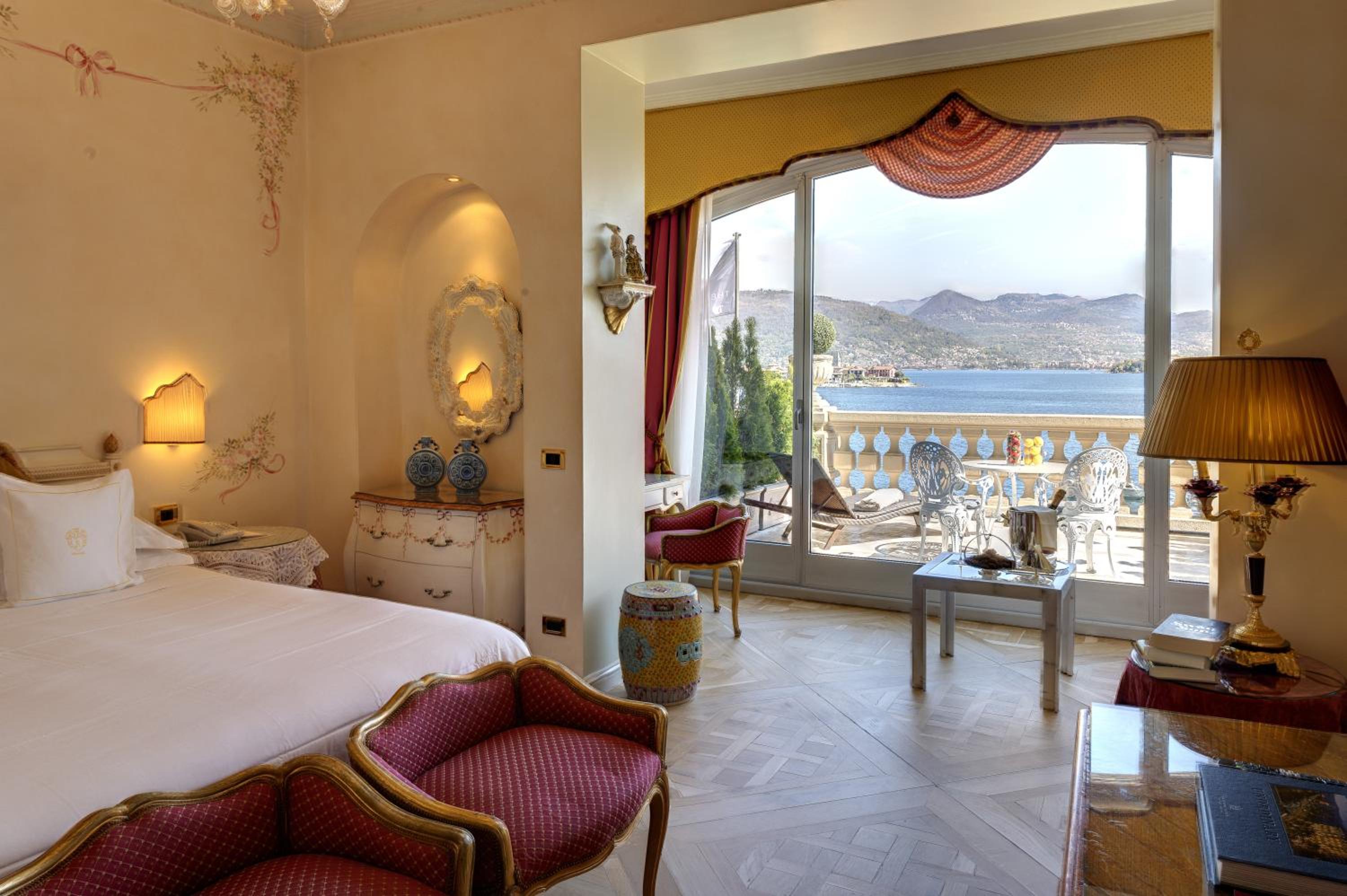Junior Suite with Lake View - Photo 5
