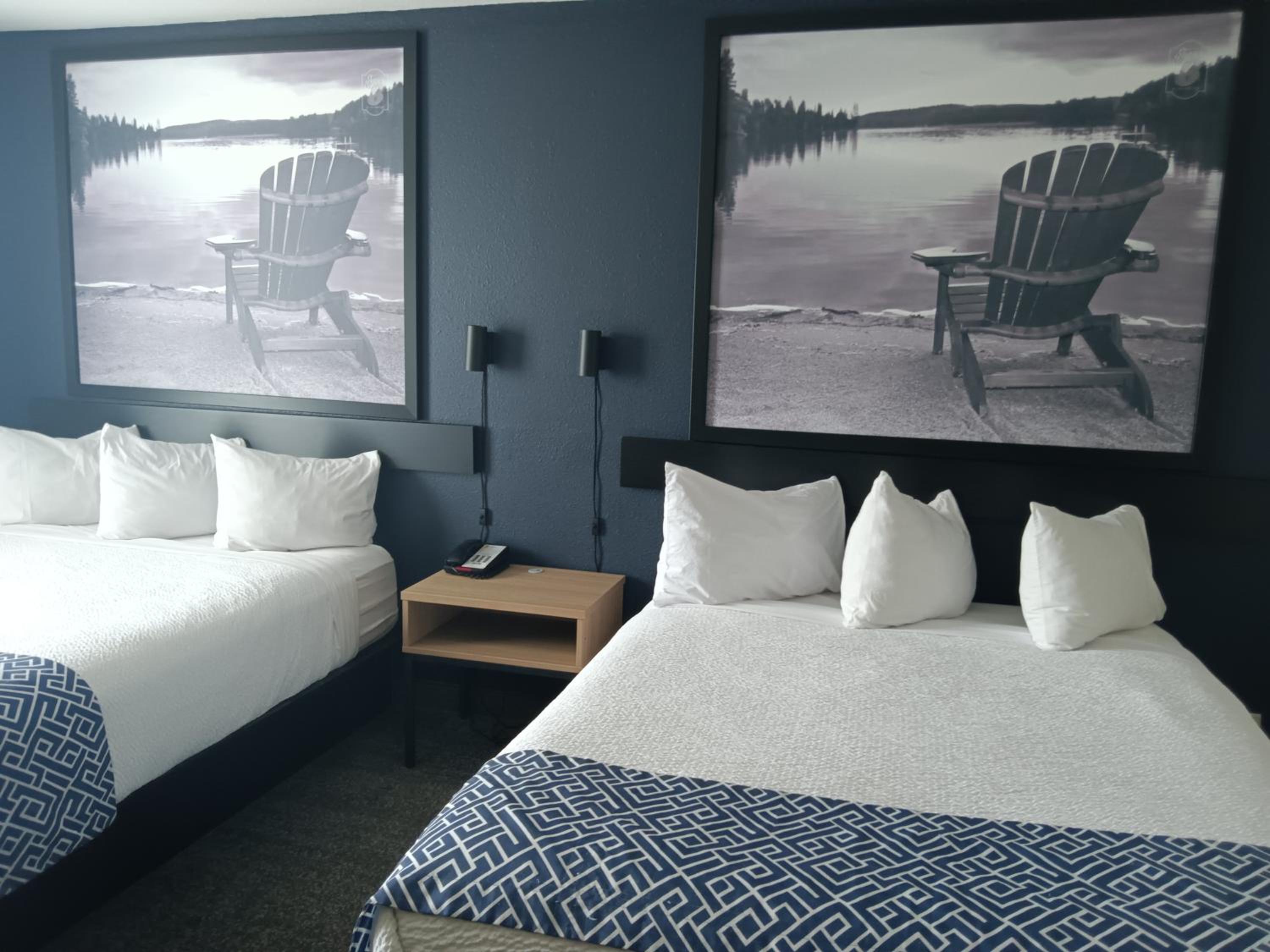 Queen Room with Two Queen Beds - Non-Smoking - Photo 4