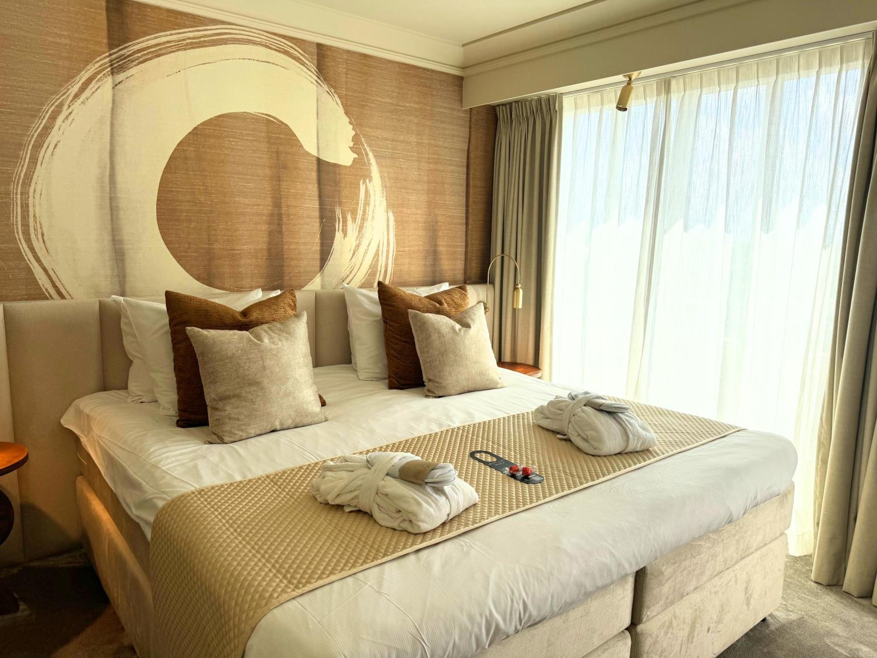Suite with Spa Bath photo 1