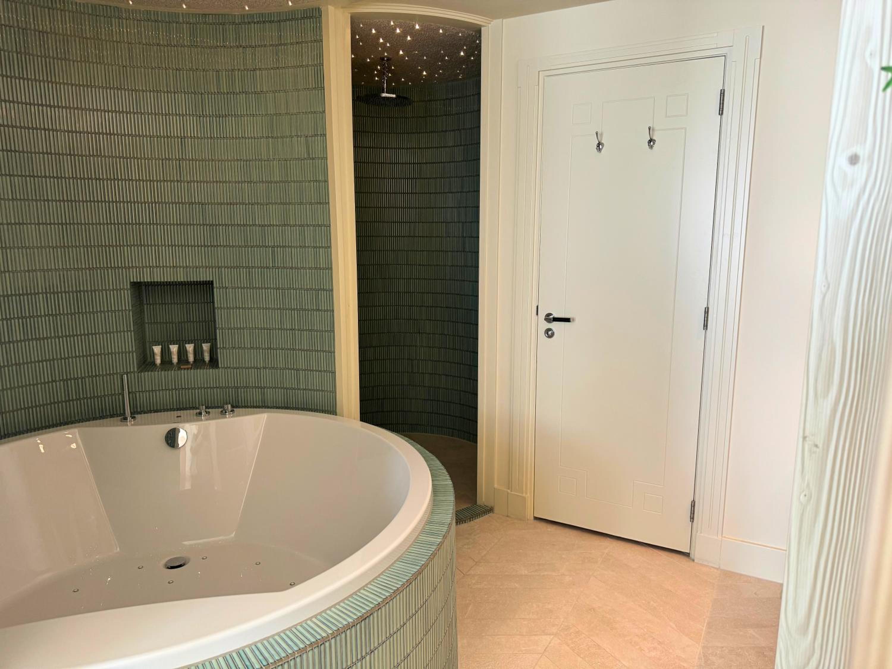 Suite with Spa Bath photo 3