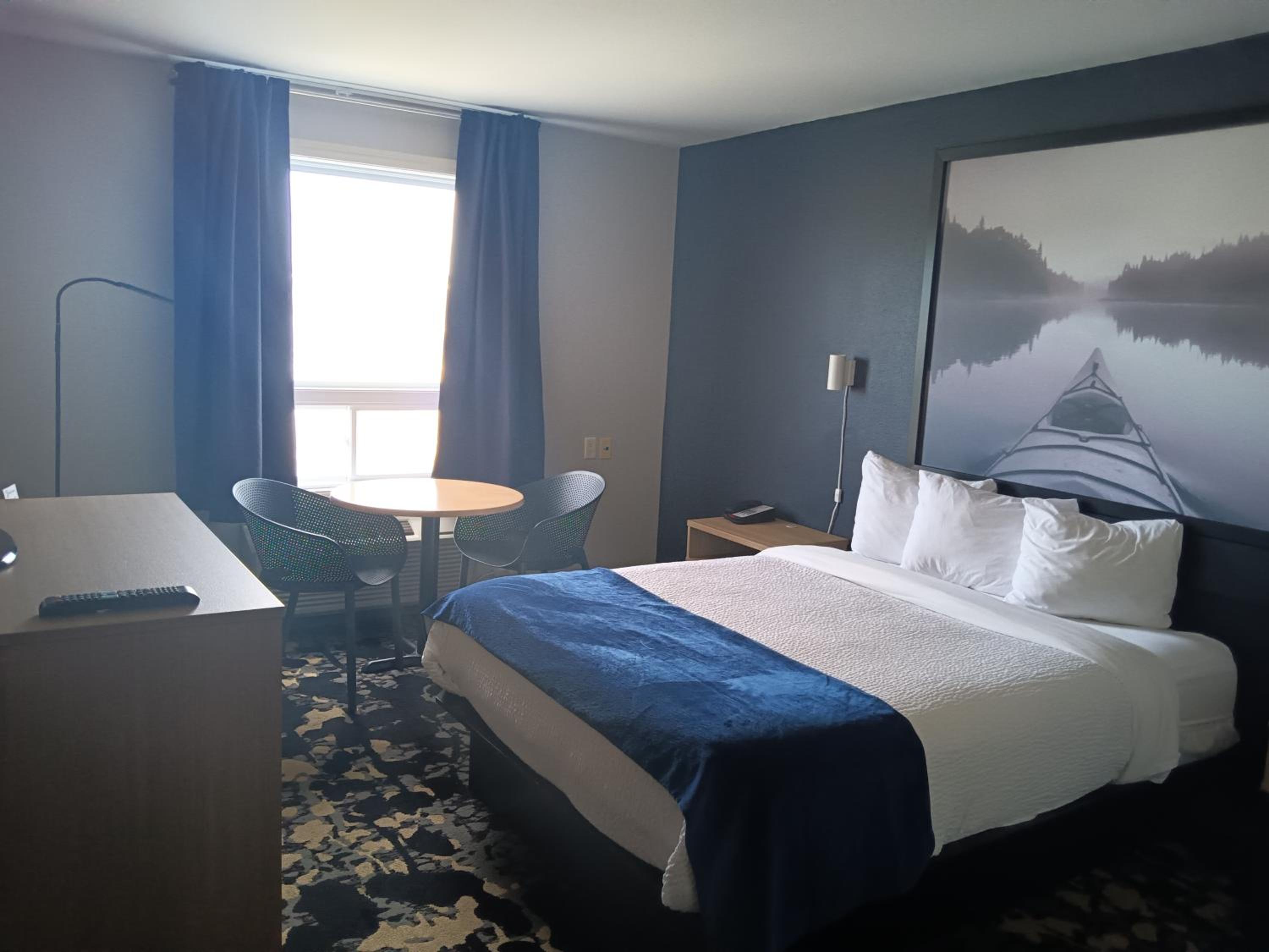 King Room - Non-Smoking - Photo 2