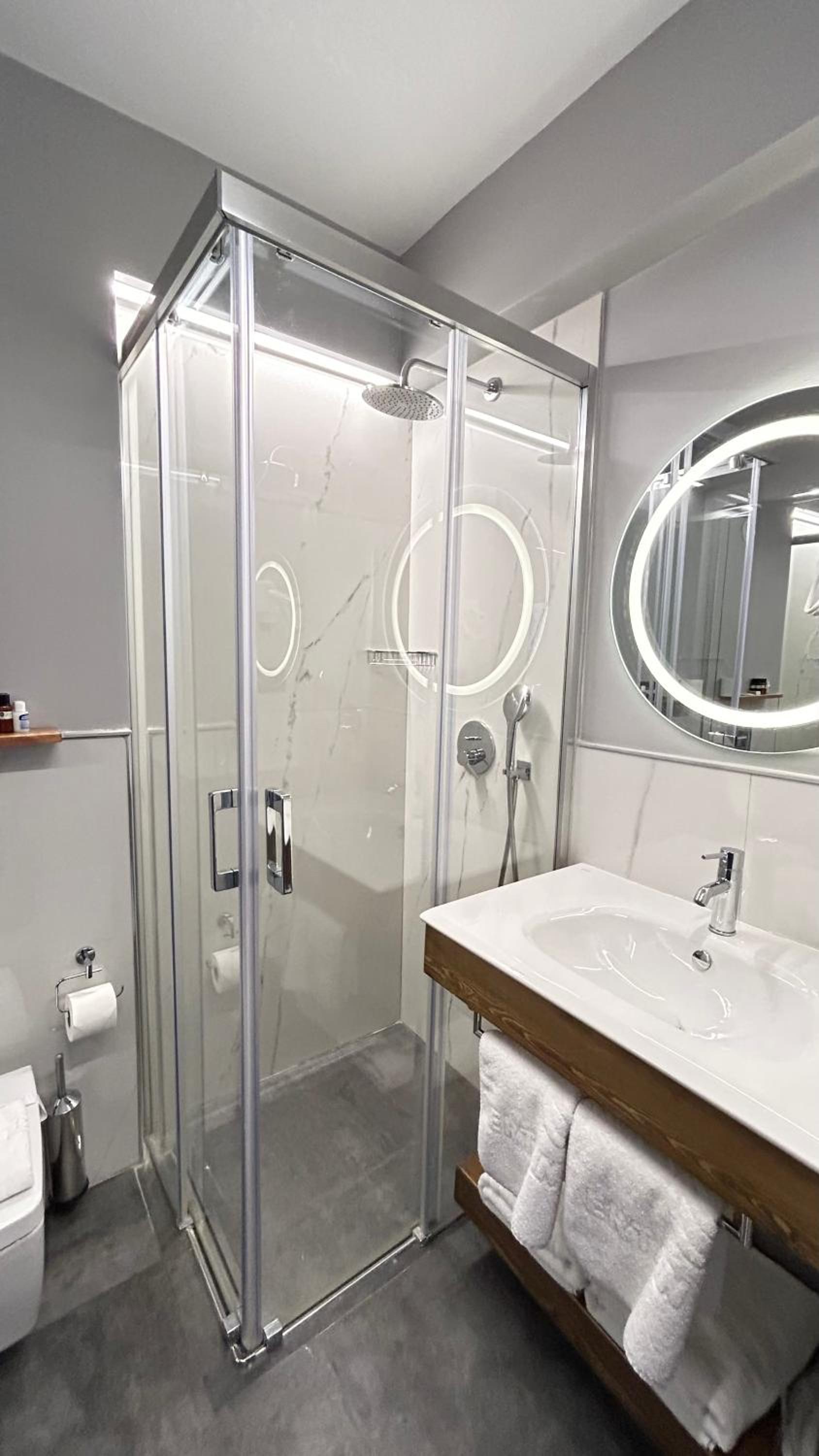 Double Room with Balcony and Sea View - Photo 4